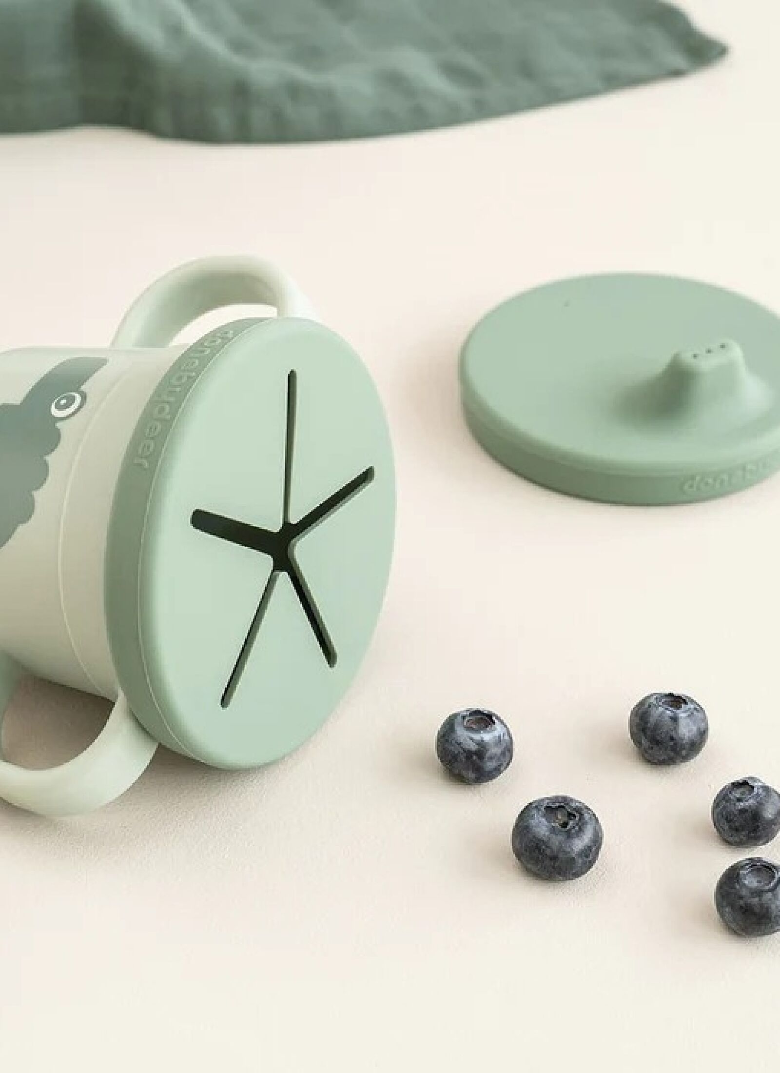 SPOUT/SNACK CUP CROCO GREEN
