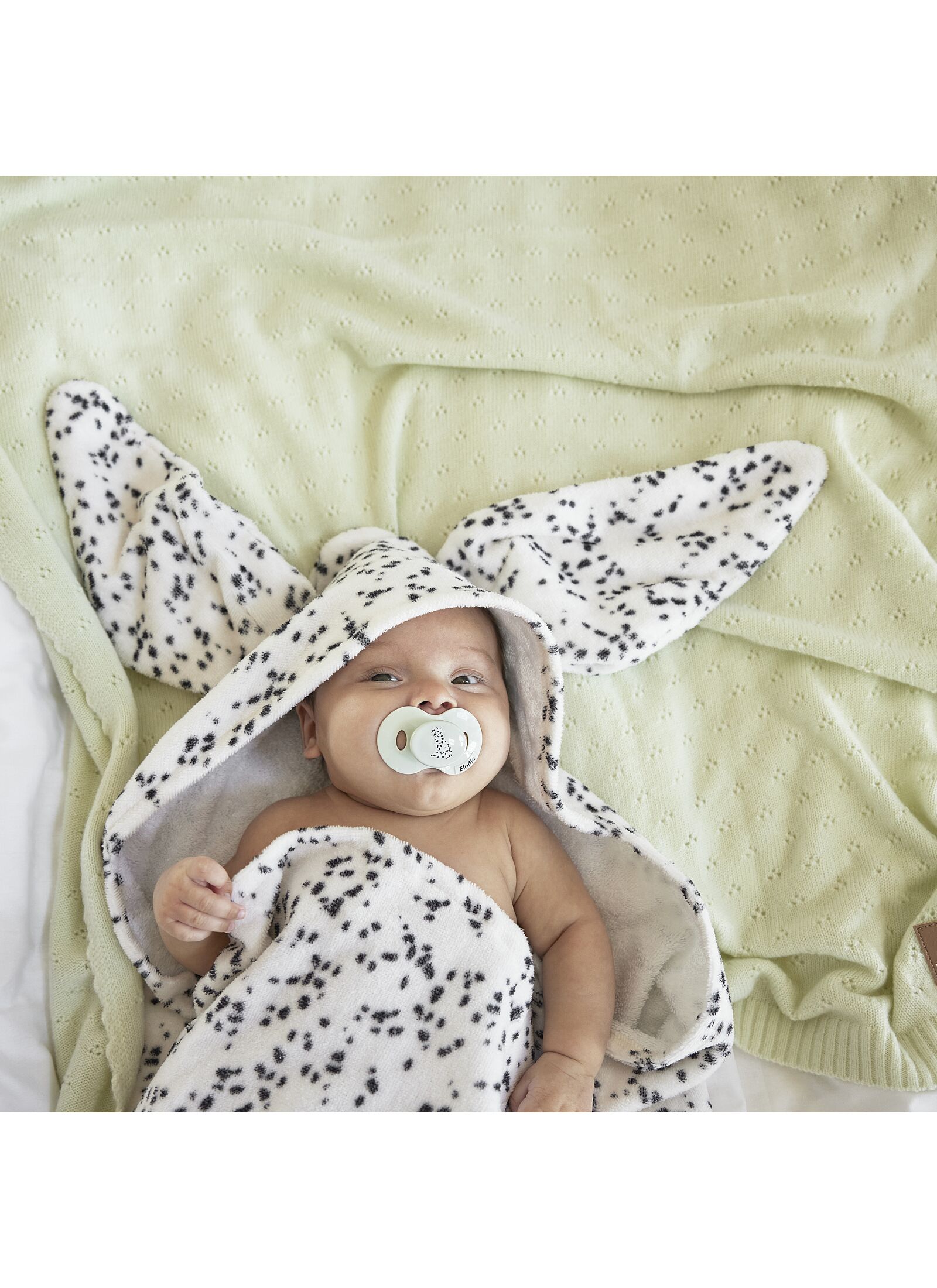 HOODED TOWEL DALMATIAN DOTS