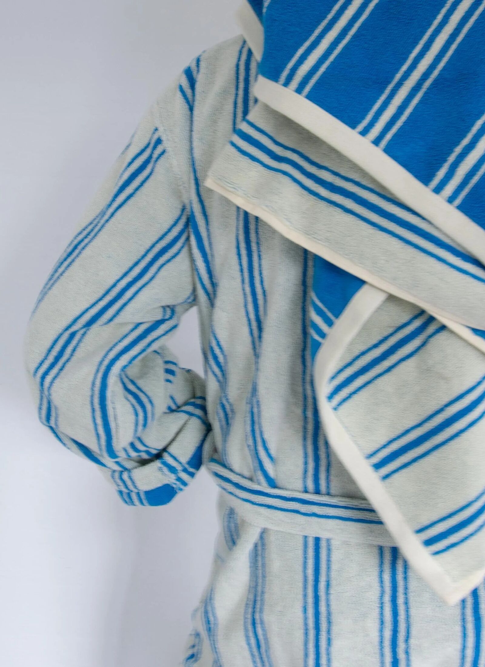 BATHROBE (LARGE/XLARGE) AQUA BLUE
