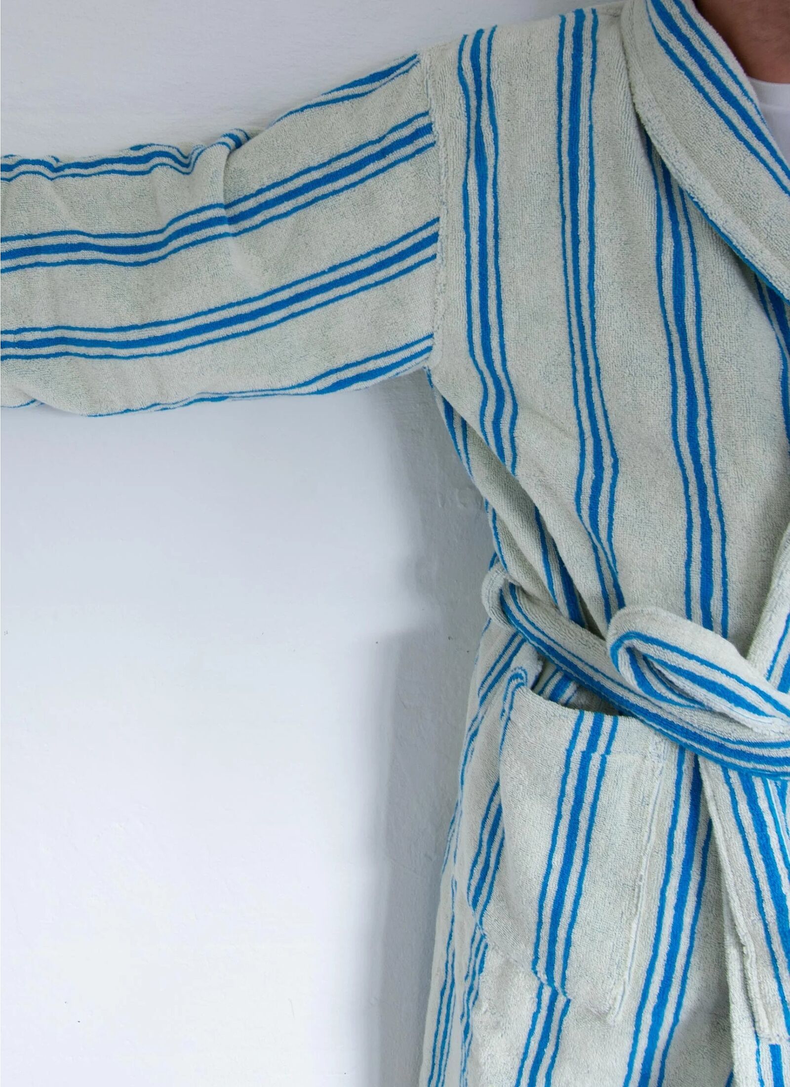 BATHROBE (LARGE/XLARGE) AQUA BLUE