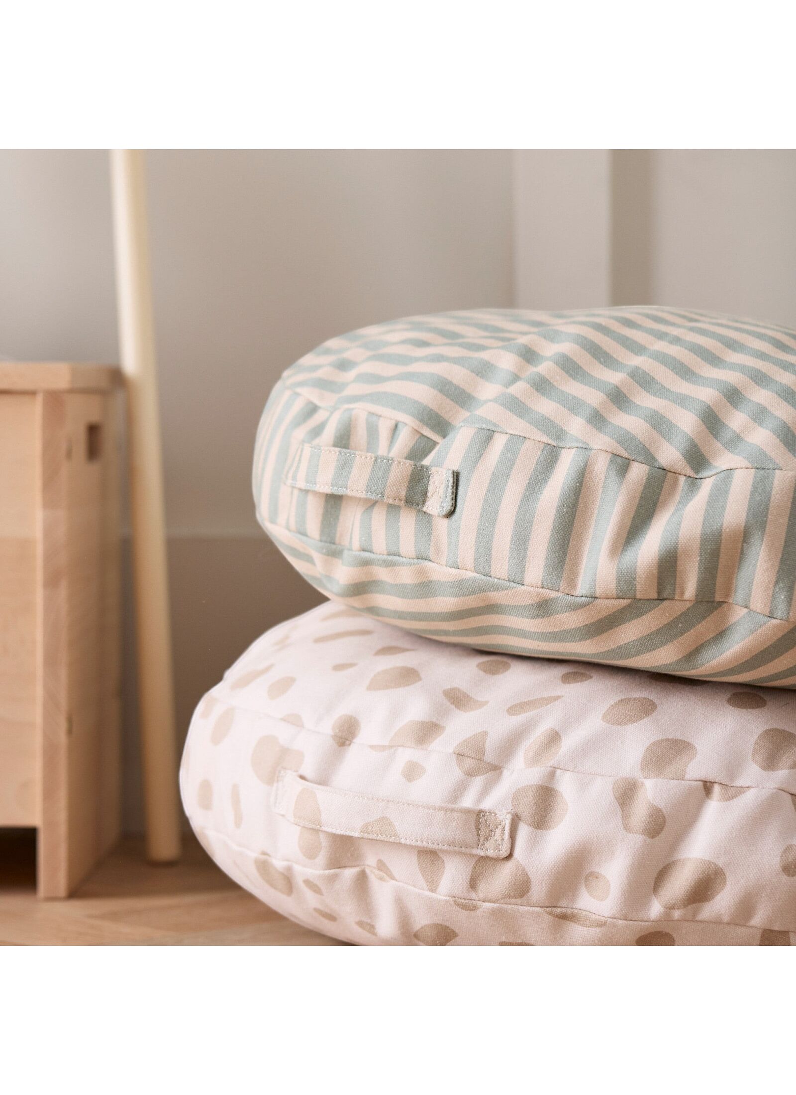 FLOOR CUSHION WITH STRIPES