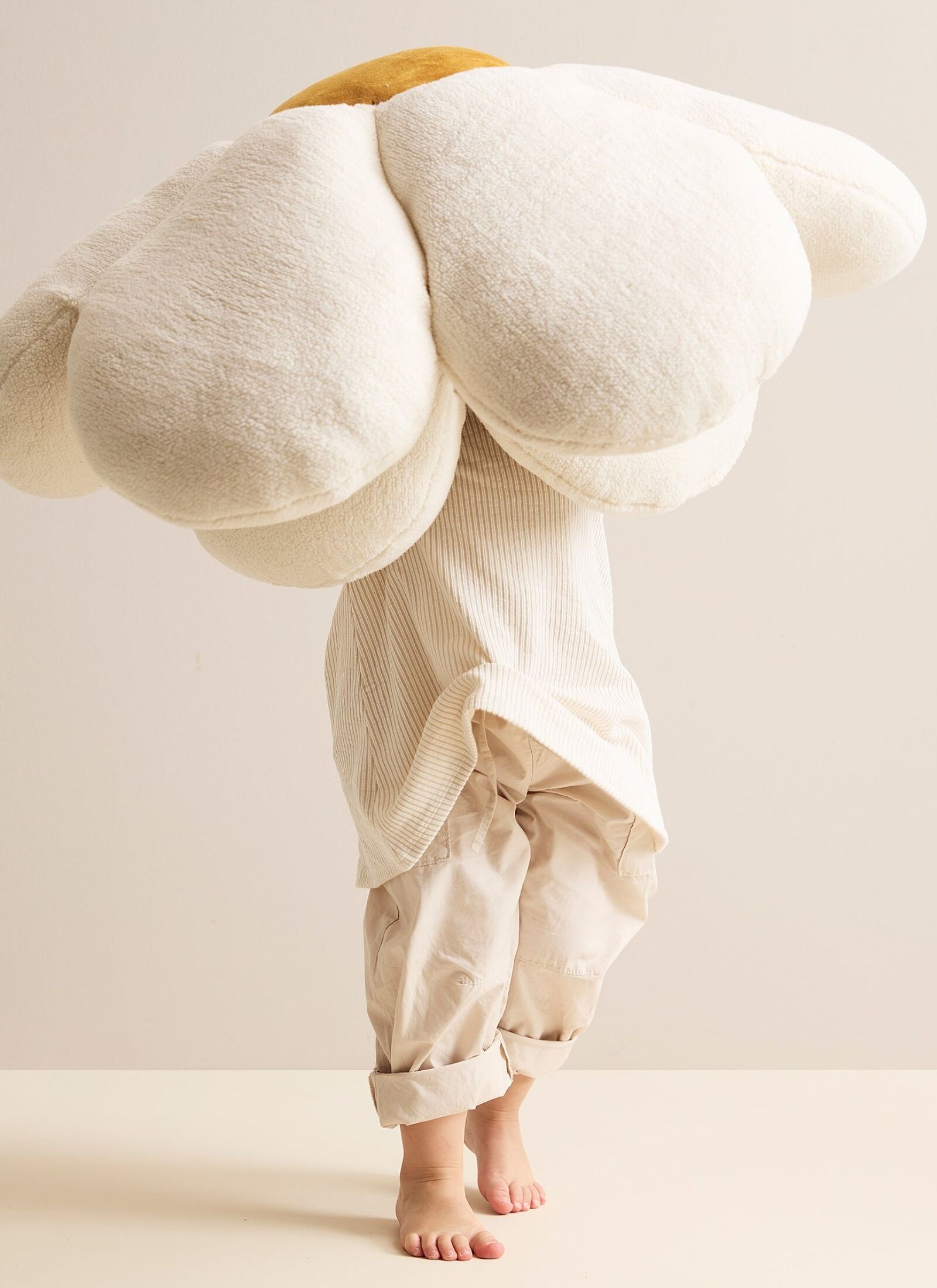 FLOOR CUSHION WITH FLOWER
