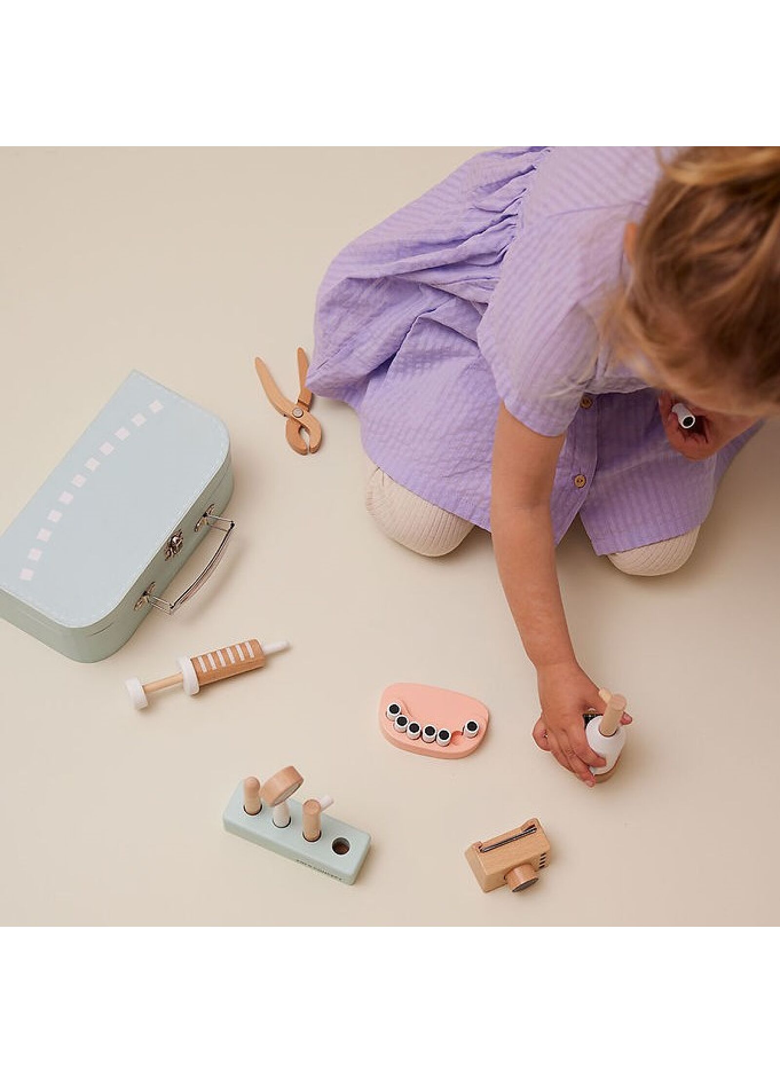 WOODEN DENTIST SET
