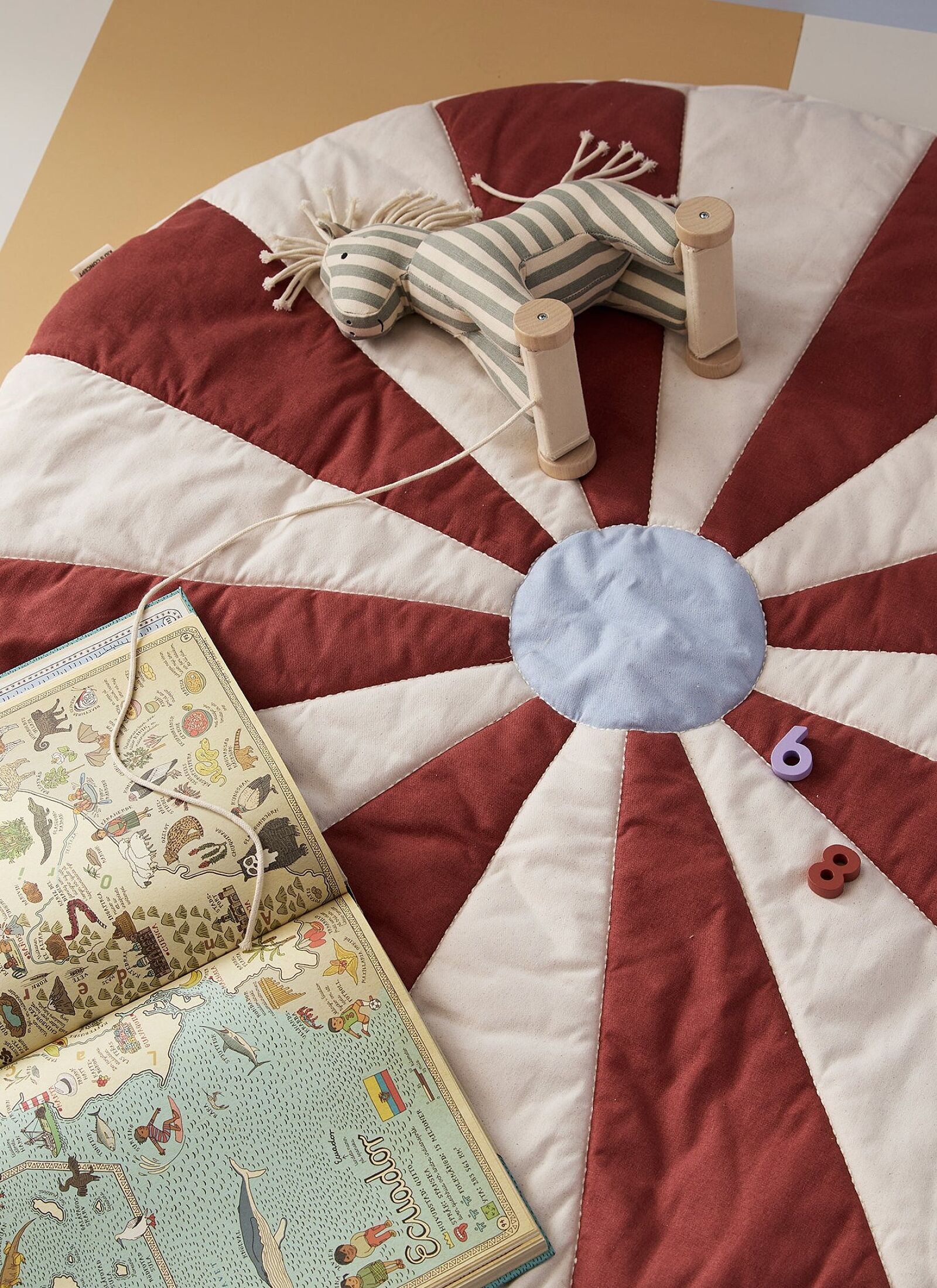 PLAY MAT CIRCUS RED