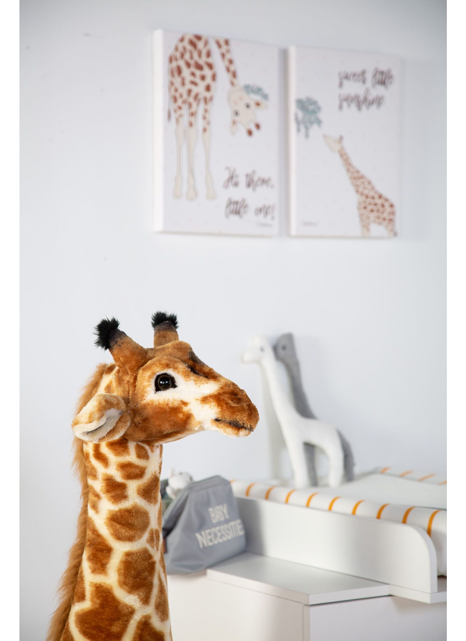 STANDING GIRAFFE 135CM