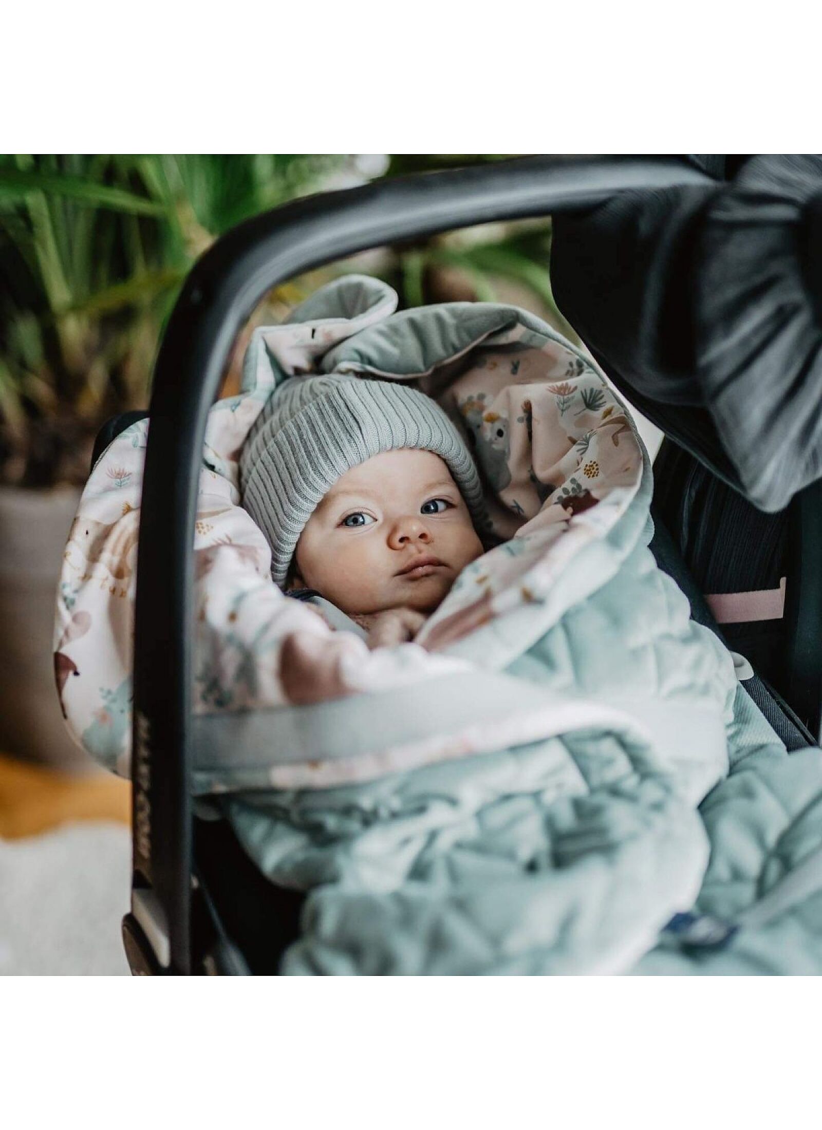 CAR SEAT BLANKET ROSSIE SMOKE ROSE MULTI