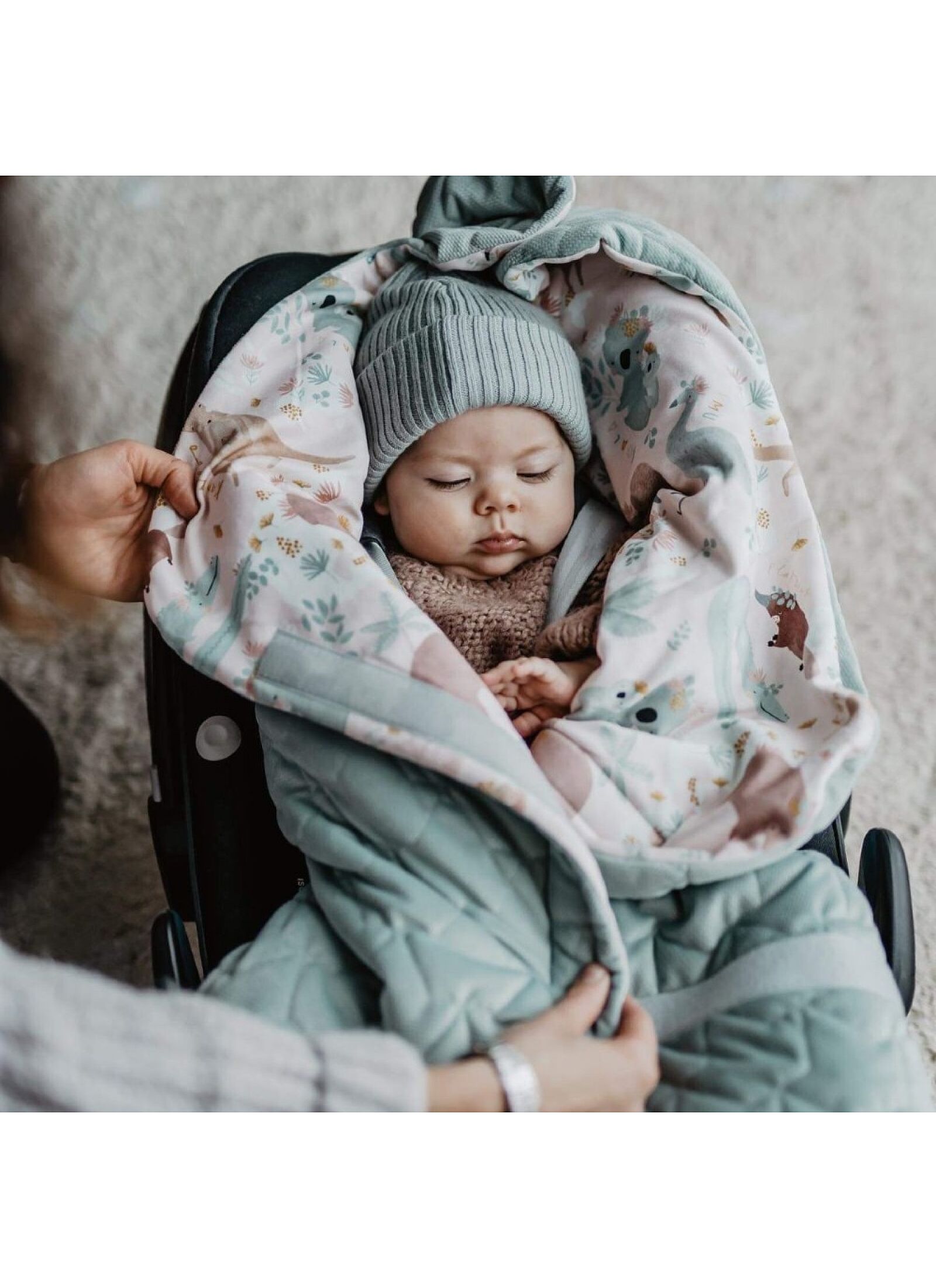 CAR SEAT BLANKET ROSSIE SMOKE ROSE MULTI