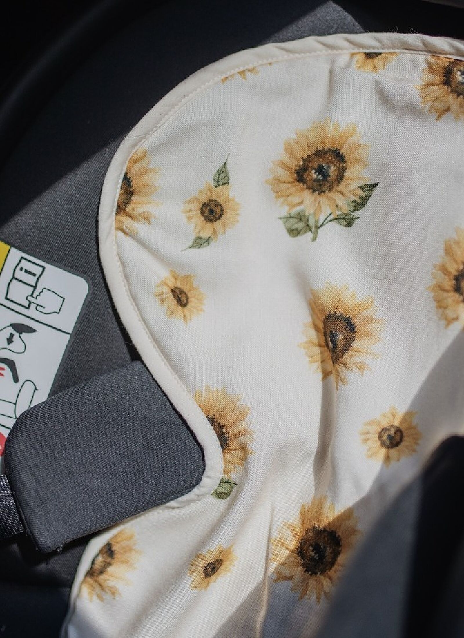 CAR SEAT PROTECTOR BANDANA MOCCA