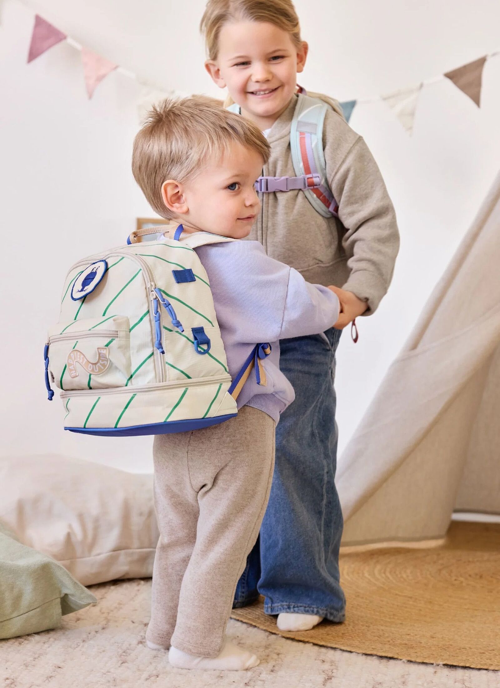 BACKPACK HAPPY TRAILS FROG