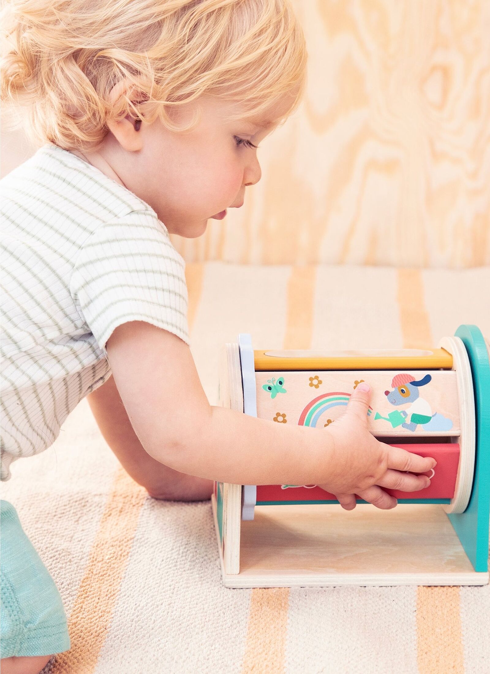 WOODEN ACTIVITY TOY TOURNICOLOR