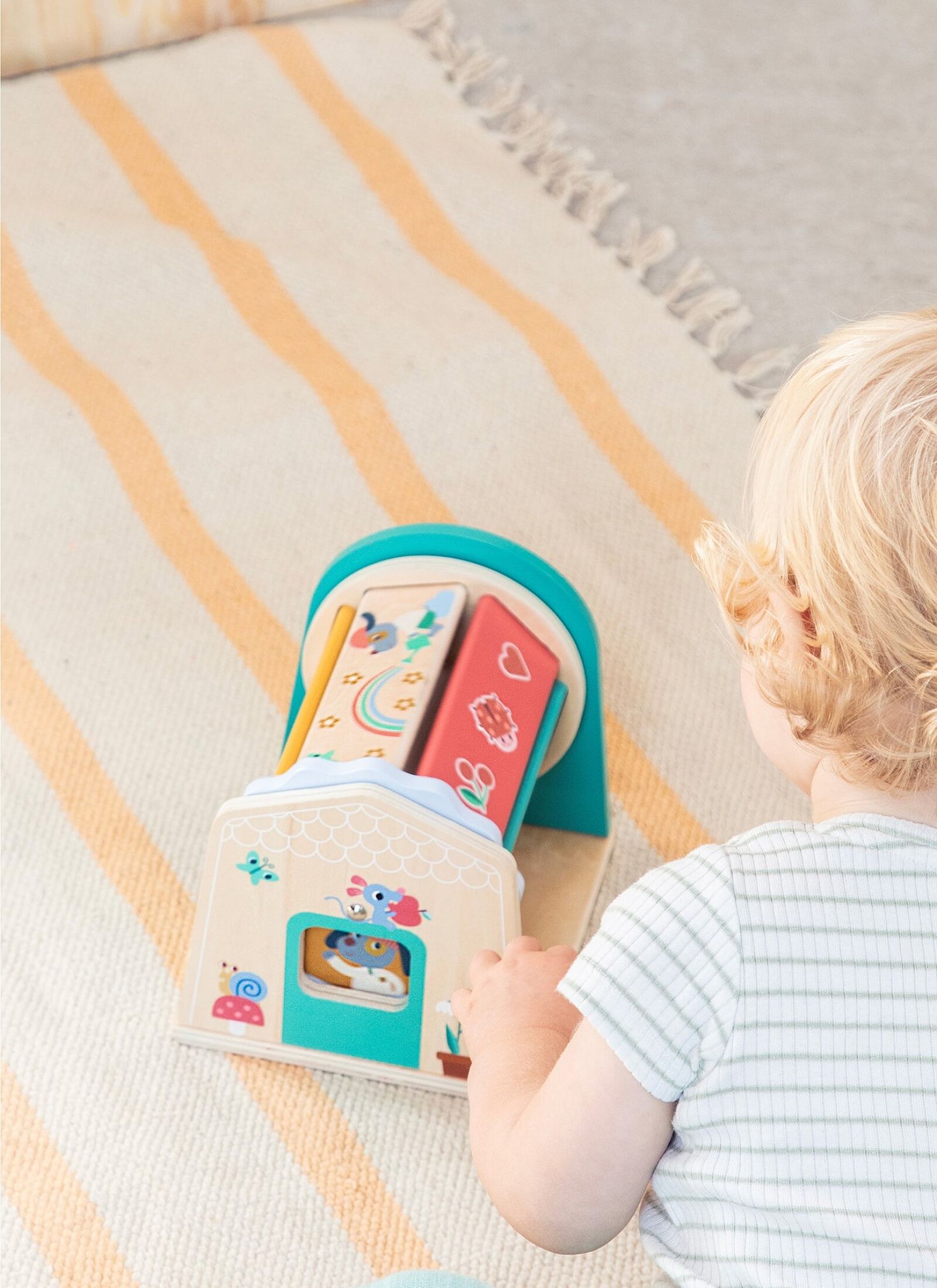 WOODEN ACTIVITY TOY TOURNICOLOR