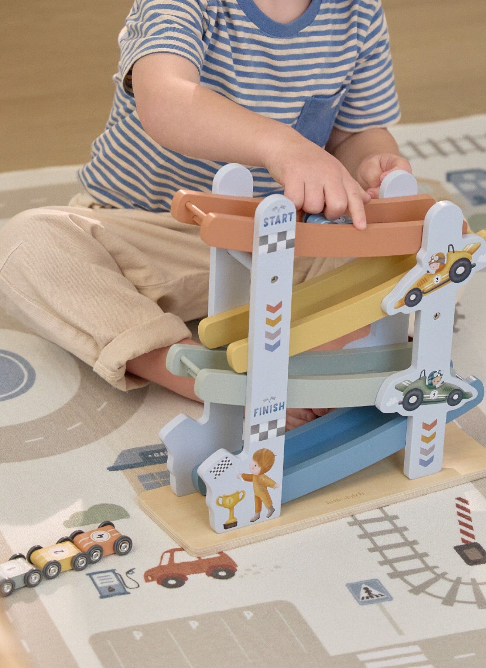 WOODEN RAMP RACE TRACK CARS