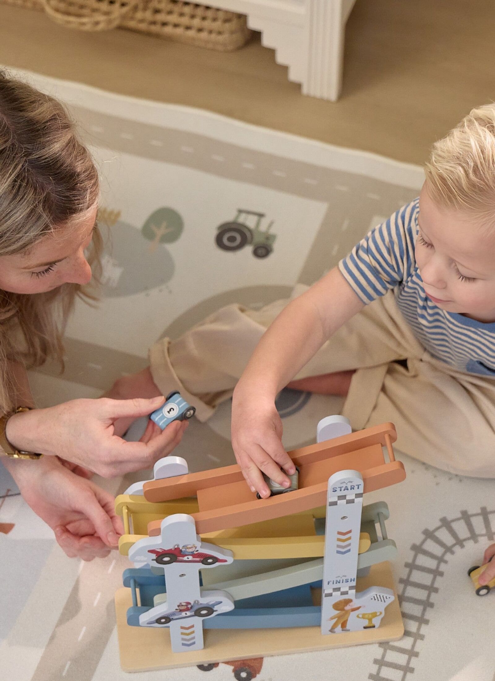 WOODEN RAMP RACE TRACK CARS