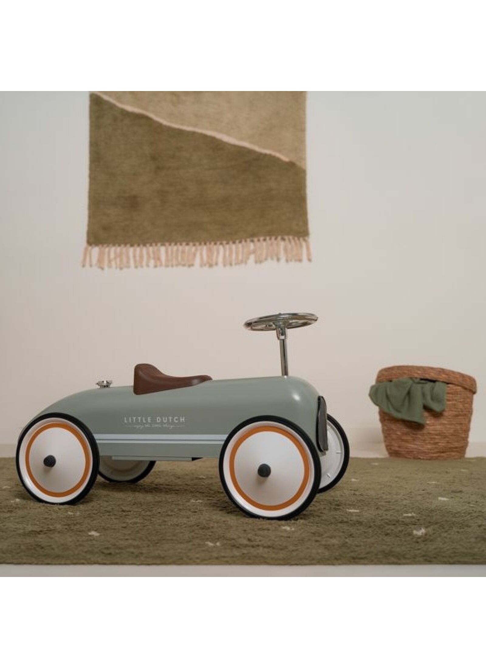 VEHICLE RETRO OLIVE