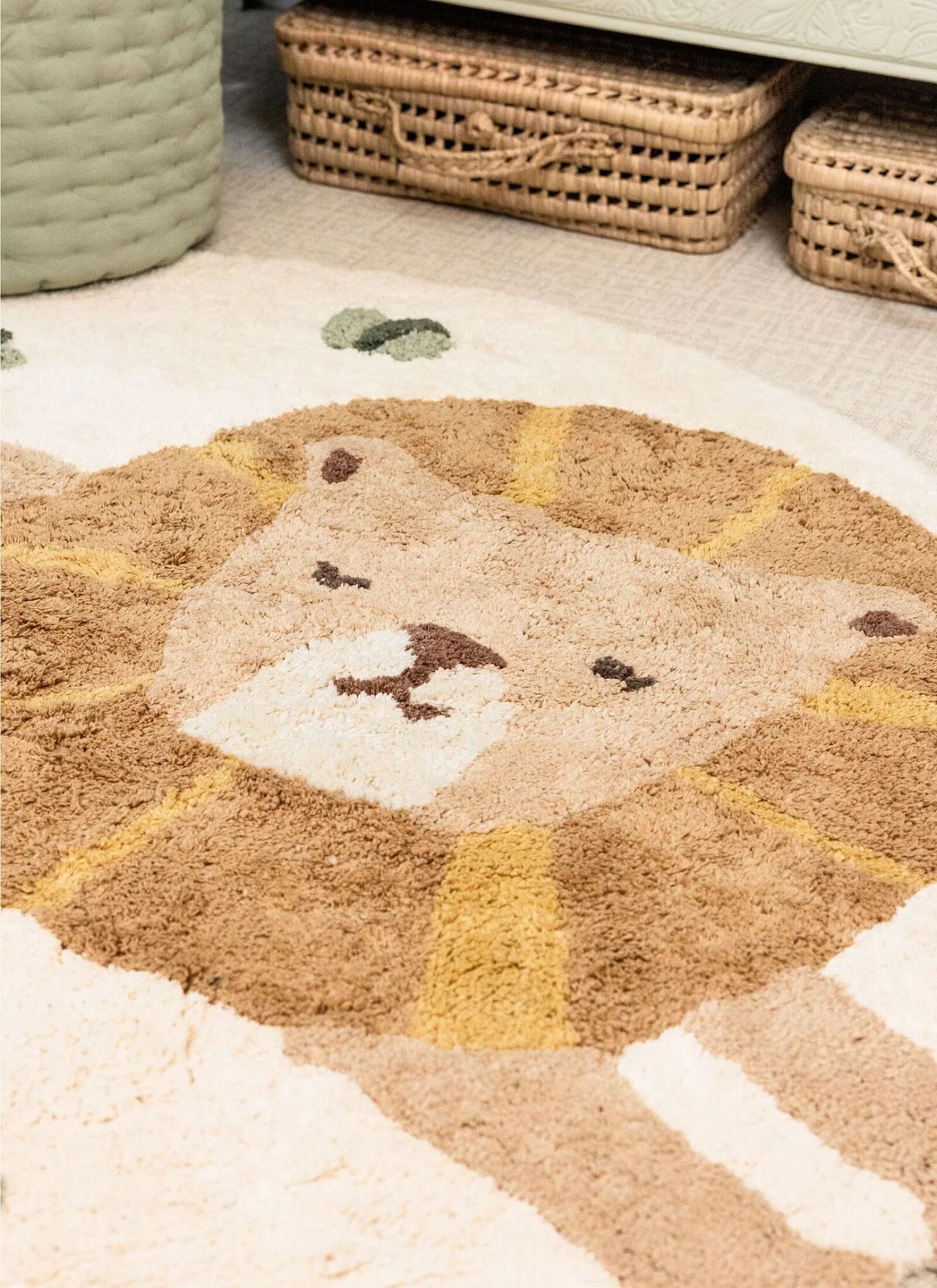 CARPET LION (110X117)