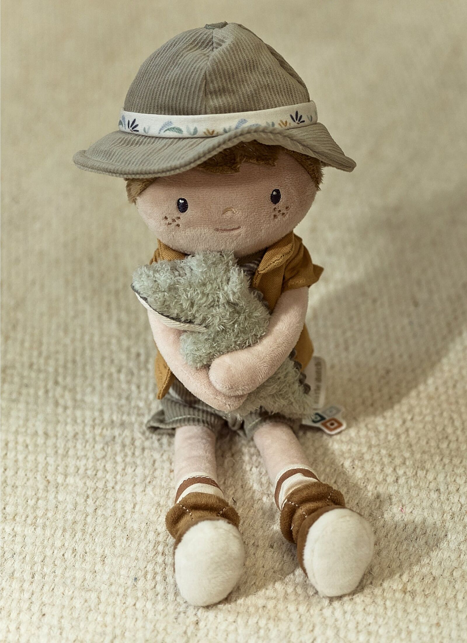 MEDIUM DOLL JIM SAFARI FRIENDS