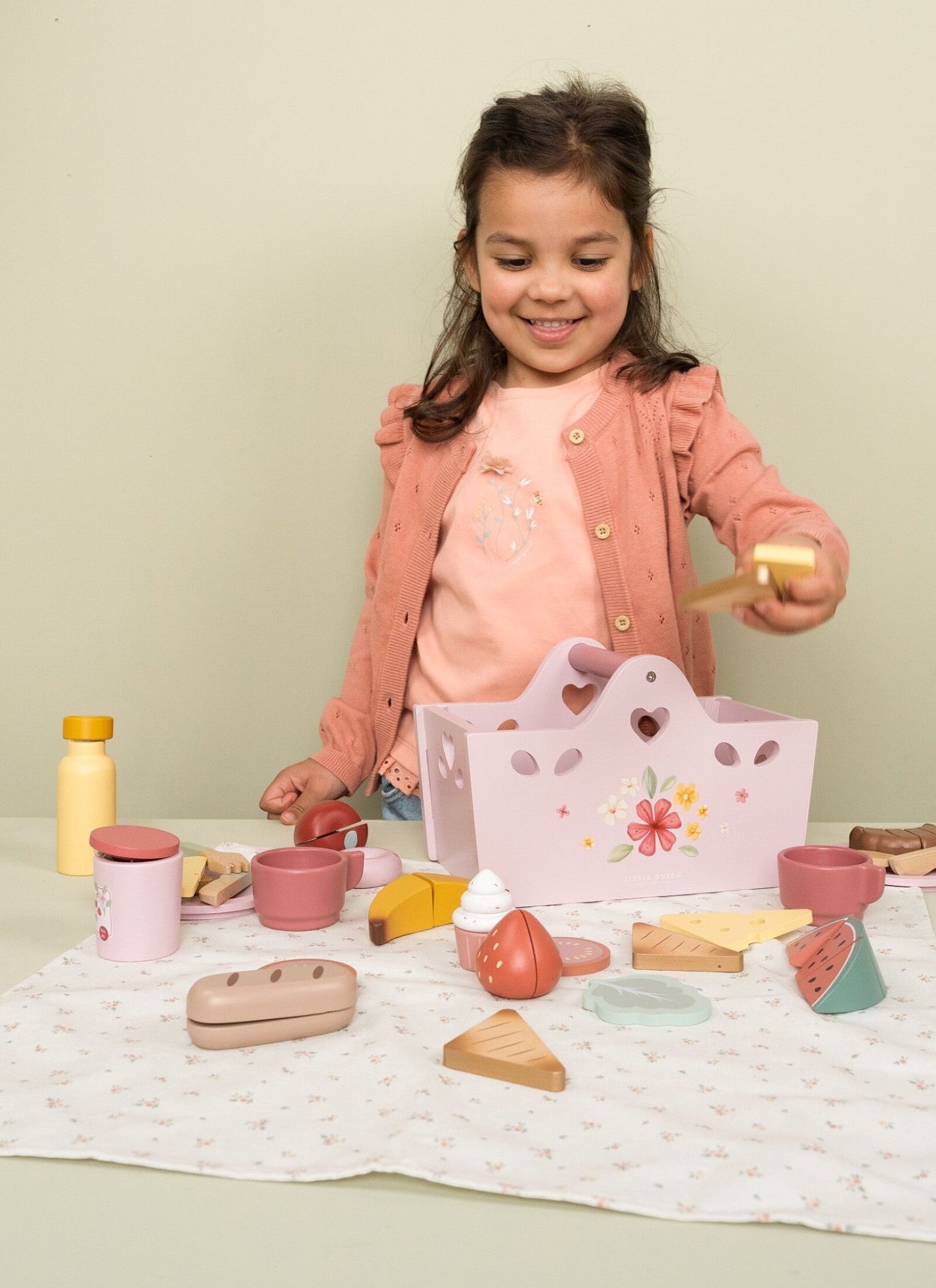WOODEN PICNIC