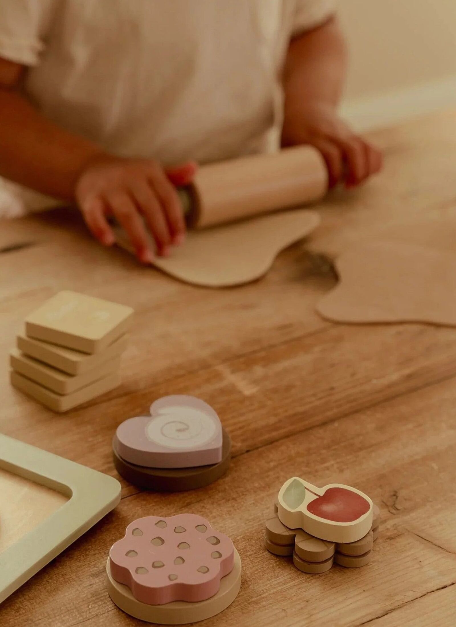WOODEN PASTRY SET