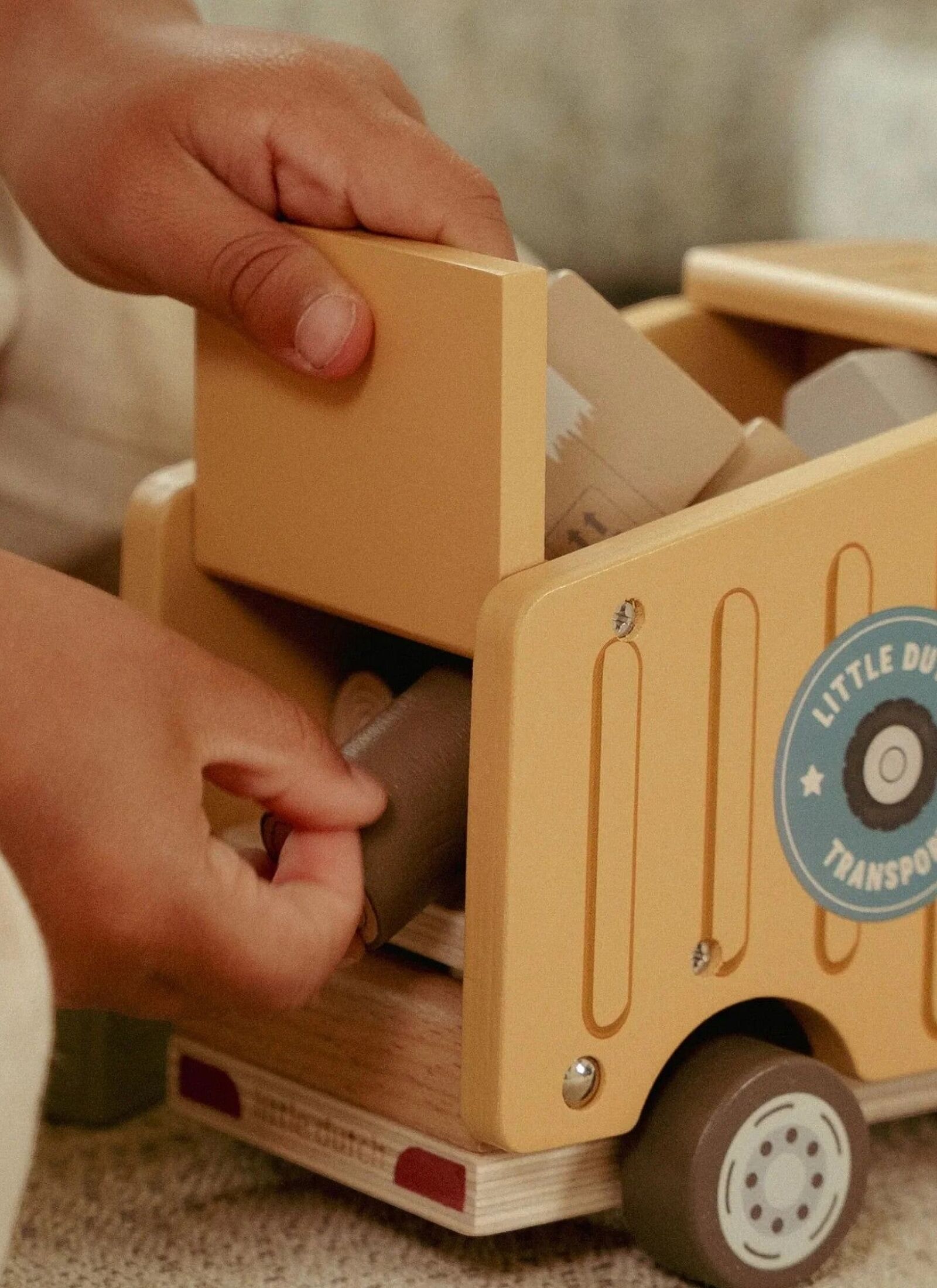 WOODEN DUMP TRUCK