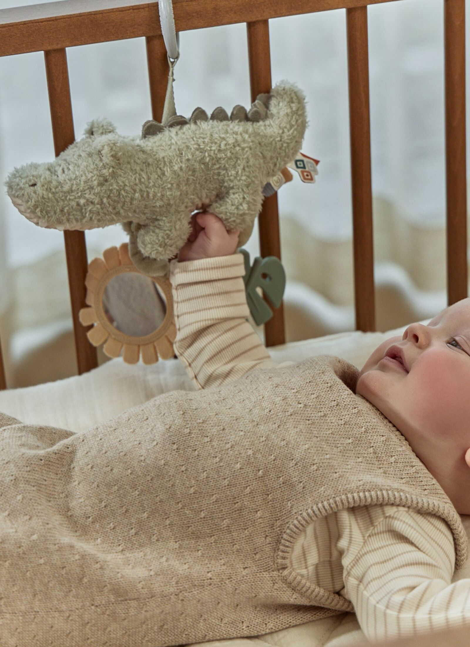 HANGING ACTIVITY TOY CROCODILE SAFARI FRIENDS
