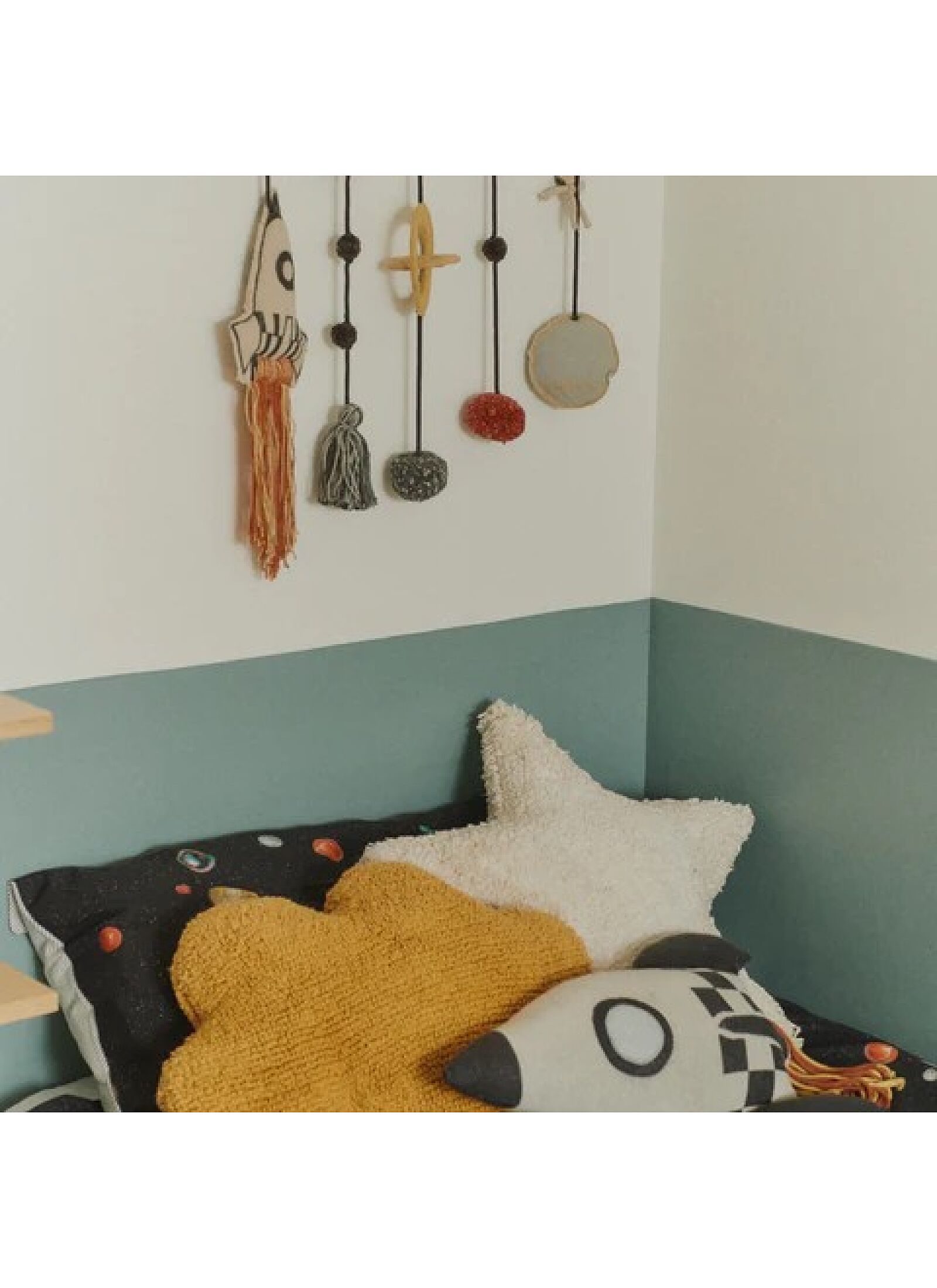 WALL HANGING COSMOS