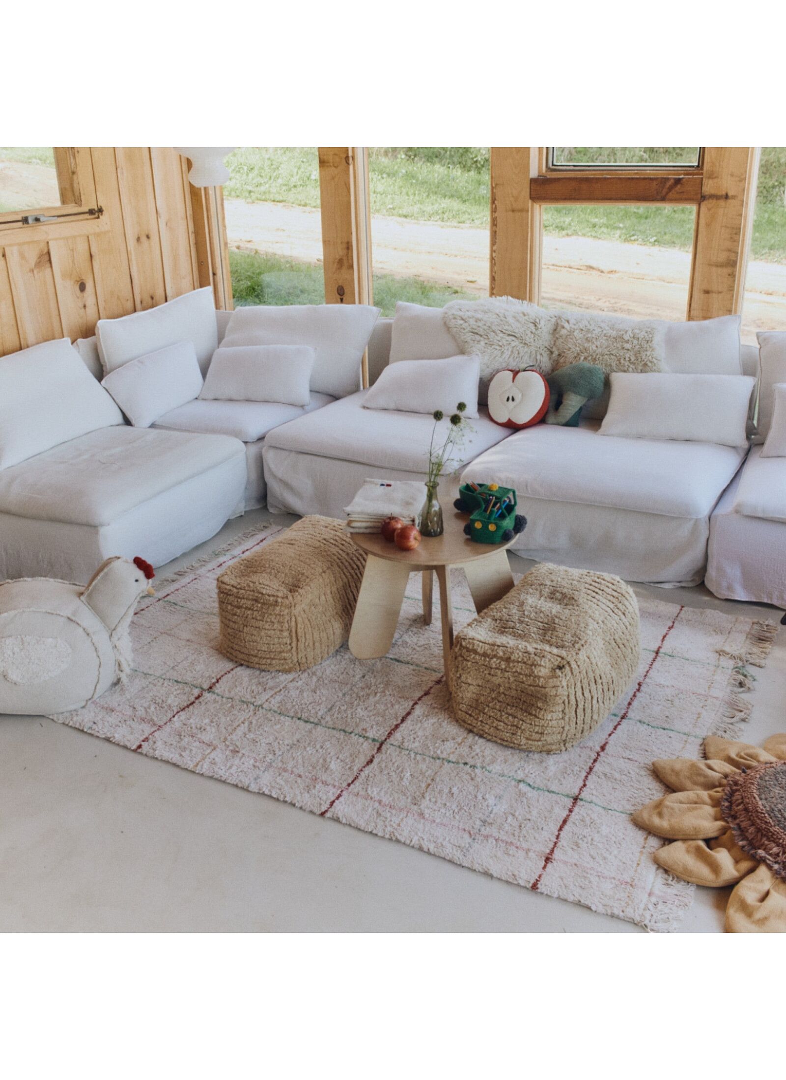 FLOOR CUSHION STRAW