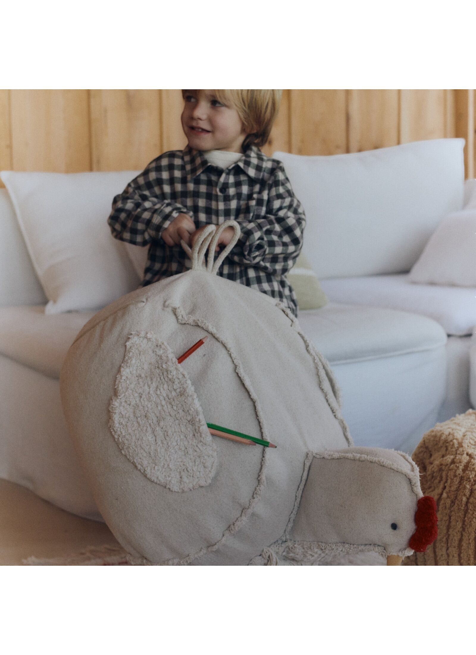 FLOOR CUSHION HEN