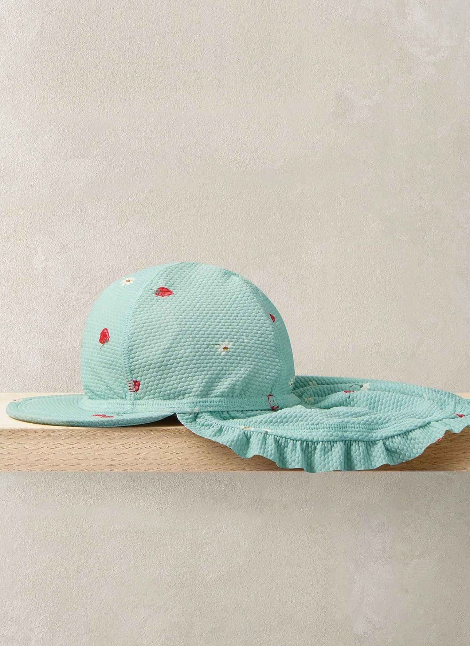 HAT STRAWBERRY