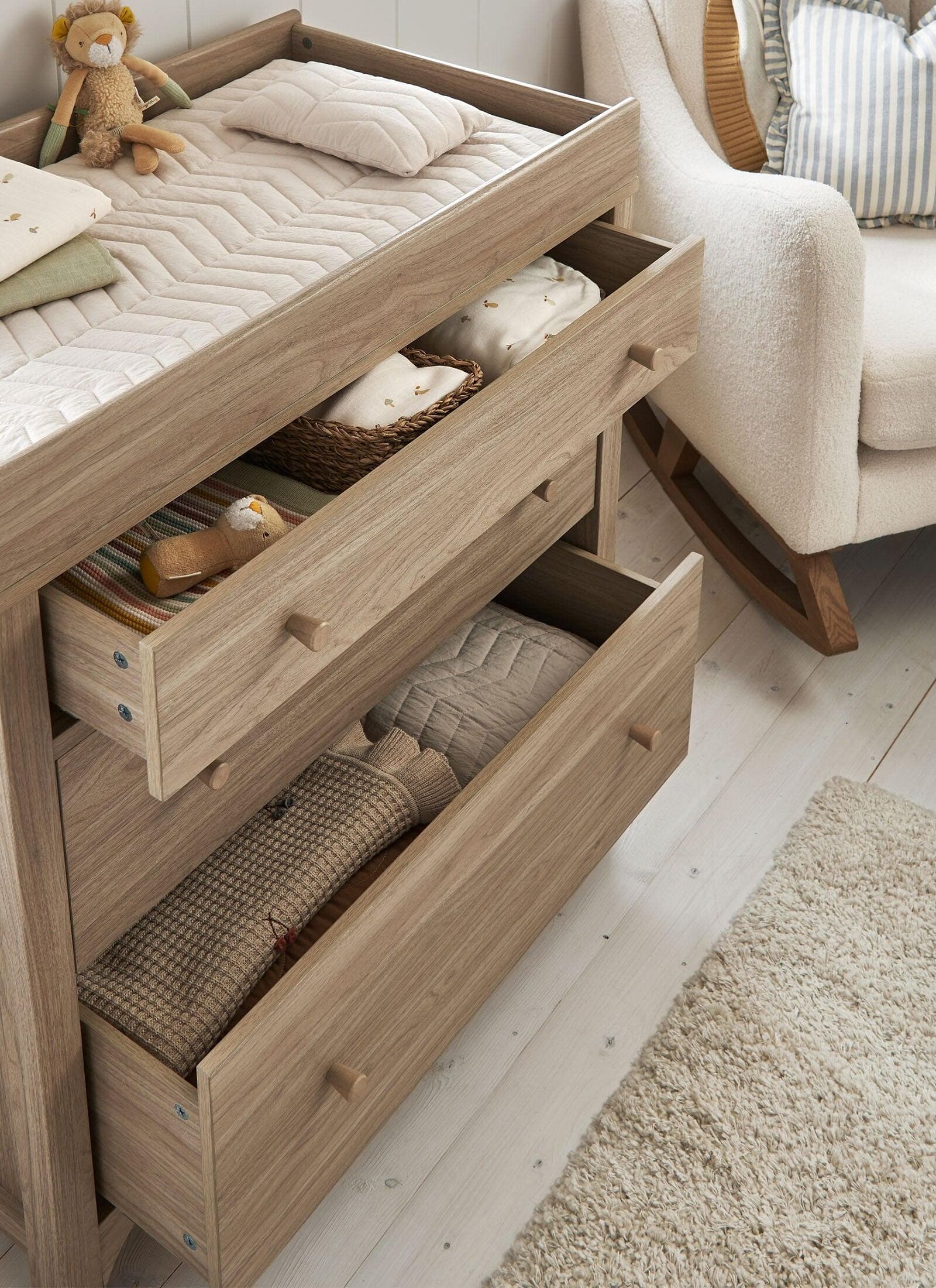 DRESSER-CHANGER UNIT BARTON OAK