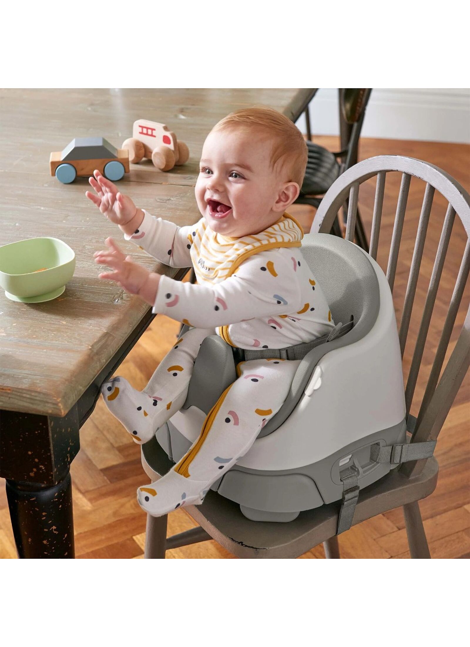 BABY BOOSTER SEAT BUG &AMP; ACT TRAY CLAY
