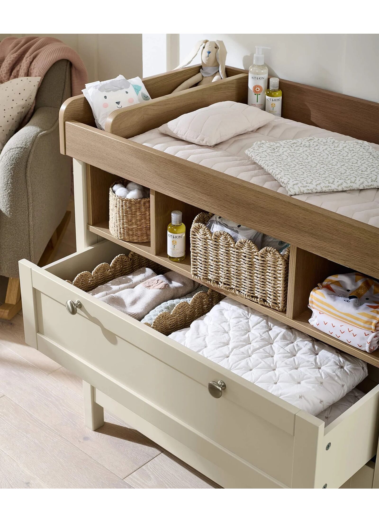 DRESSER-CHANGER UNIT HARWELL CASHMERE