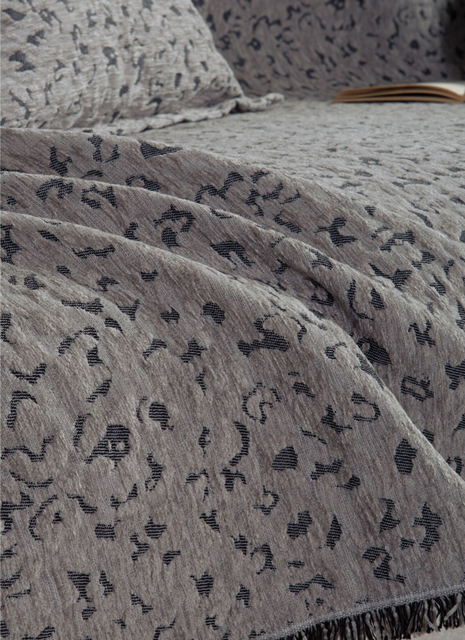 THROW LEOPARD GREY