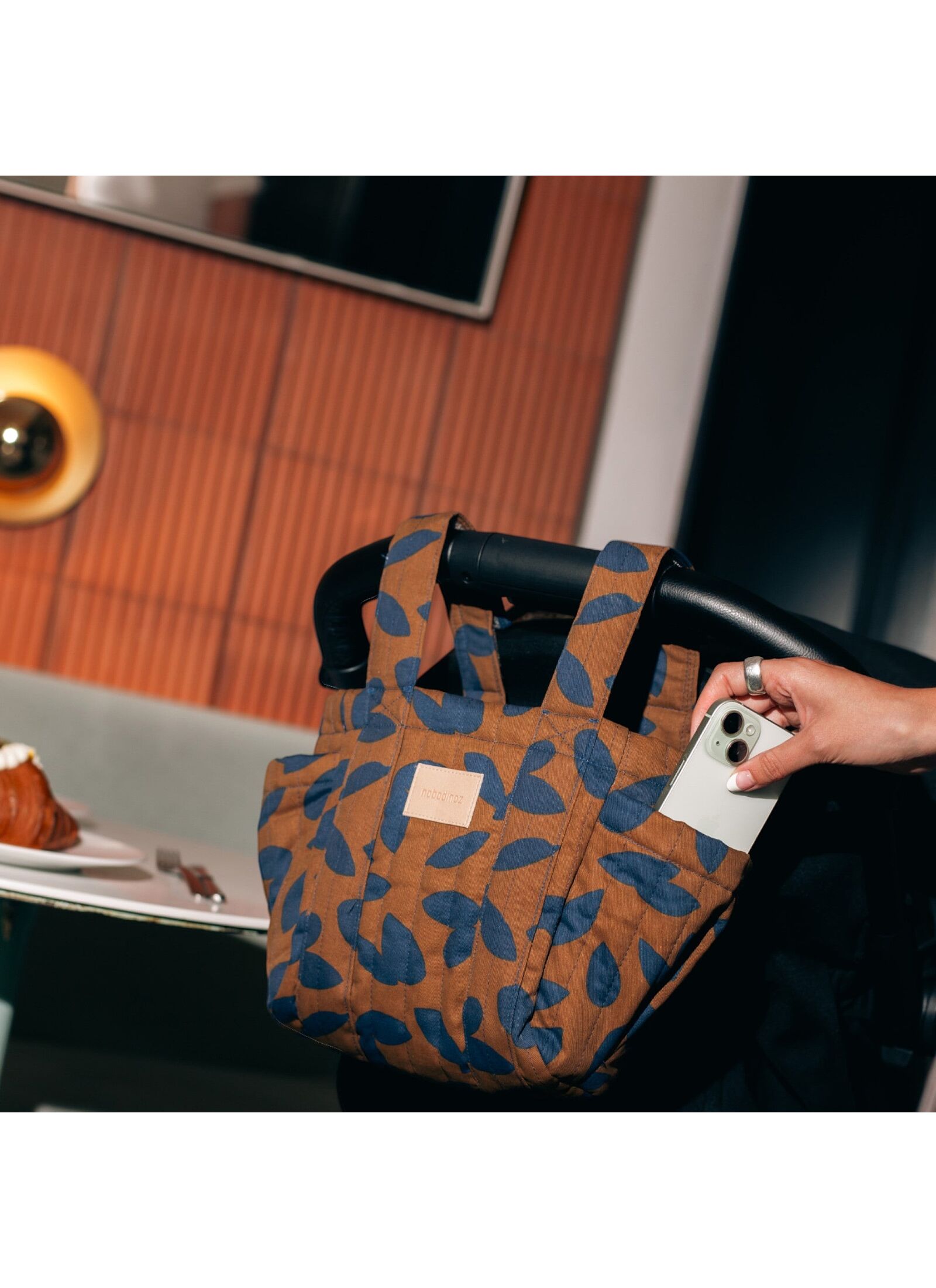 STROLLER ORGANIZER BLUE LEAVES