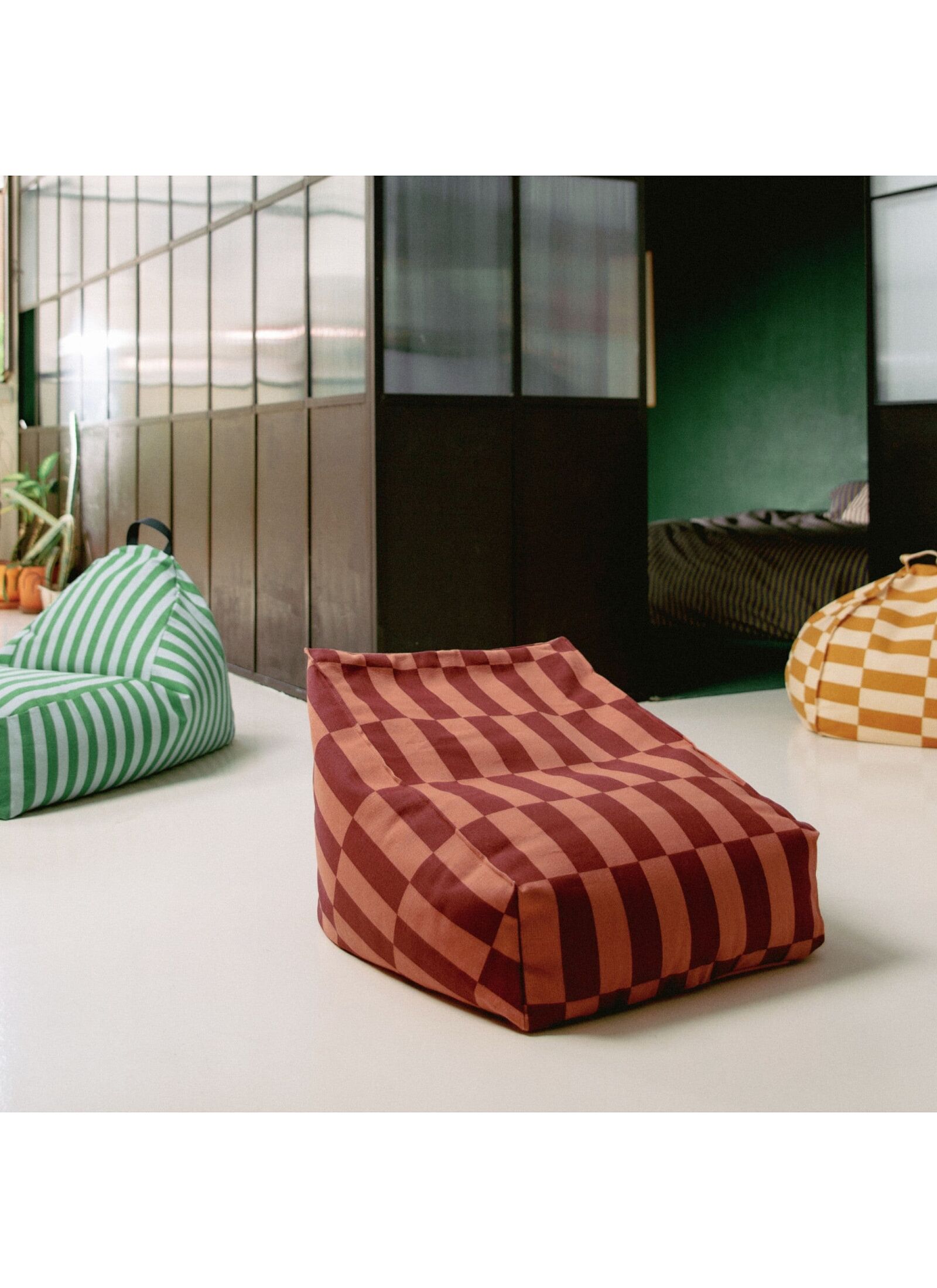 FLOOR CUSHION VIBES MAROON TILES