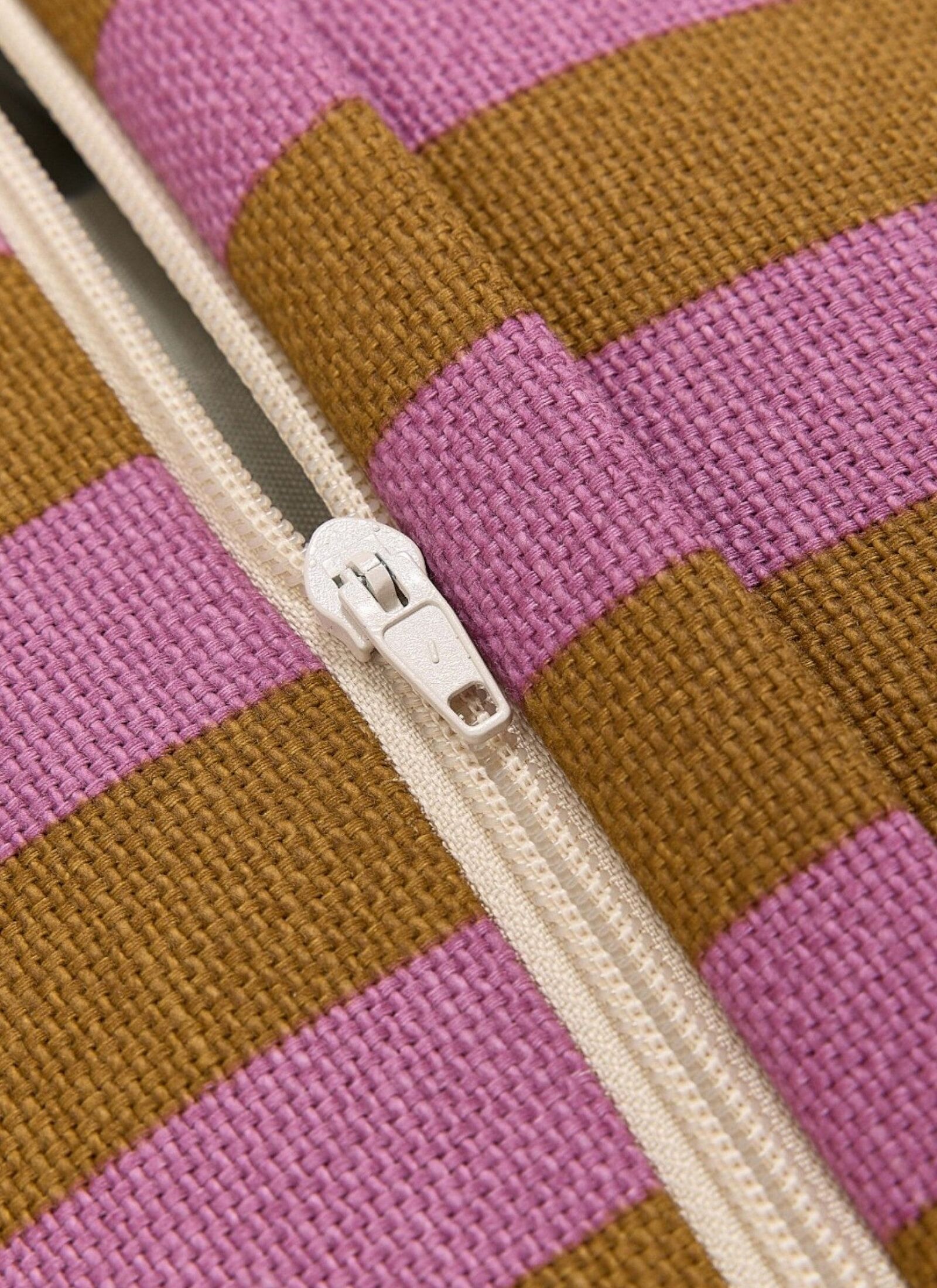 ADULT POUF PINK CURRY STRIPES