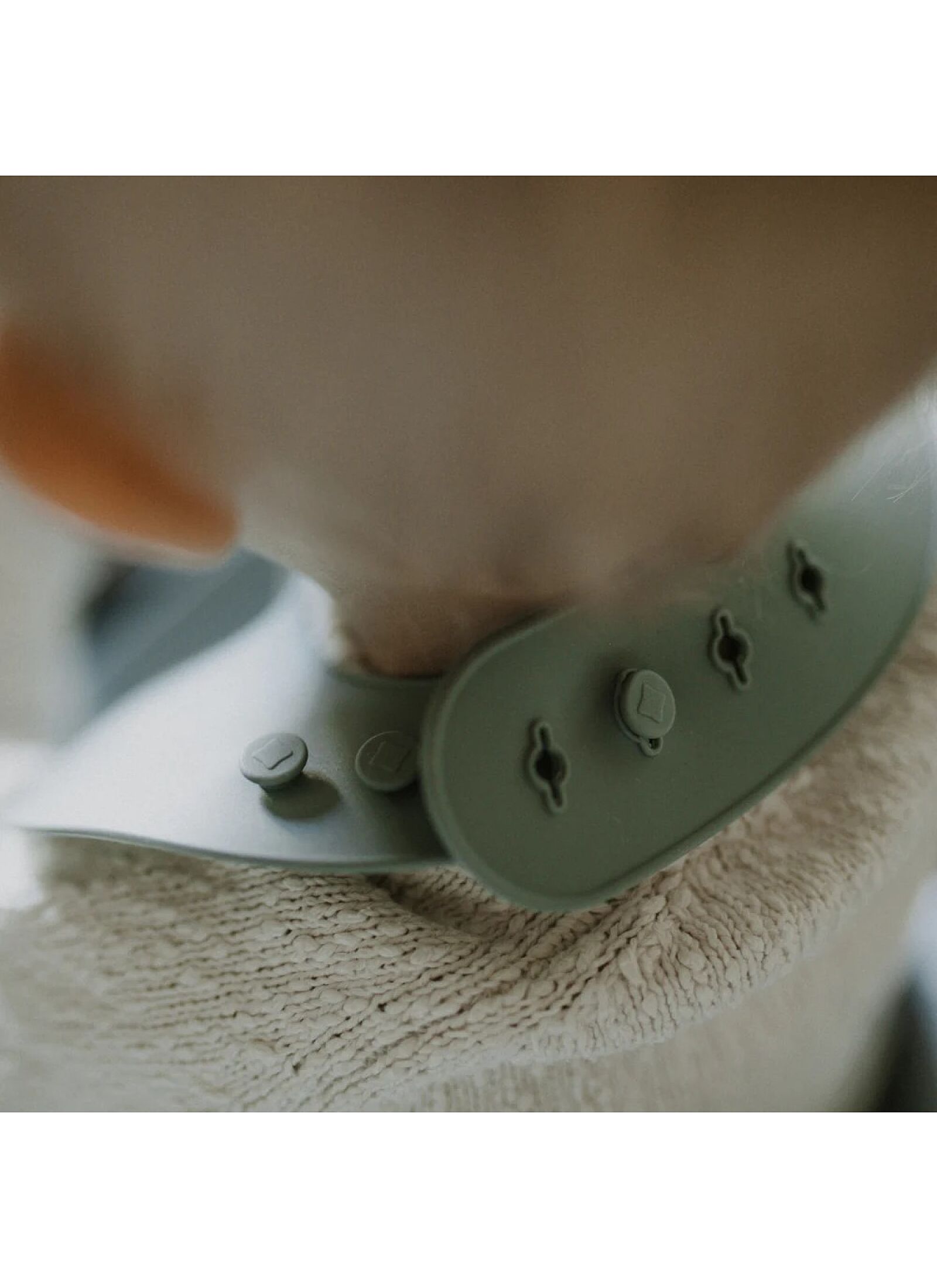 SILICONE BIB WILD OCEAN