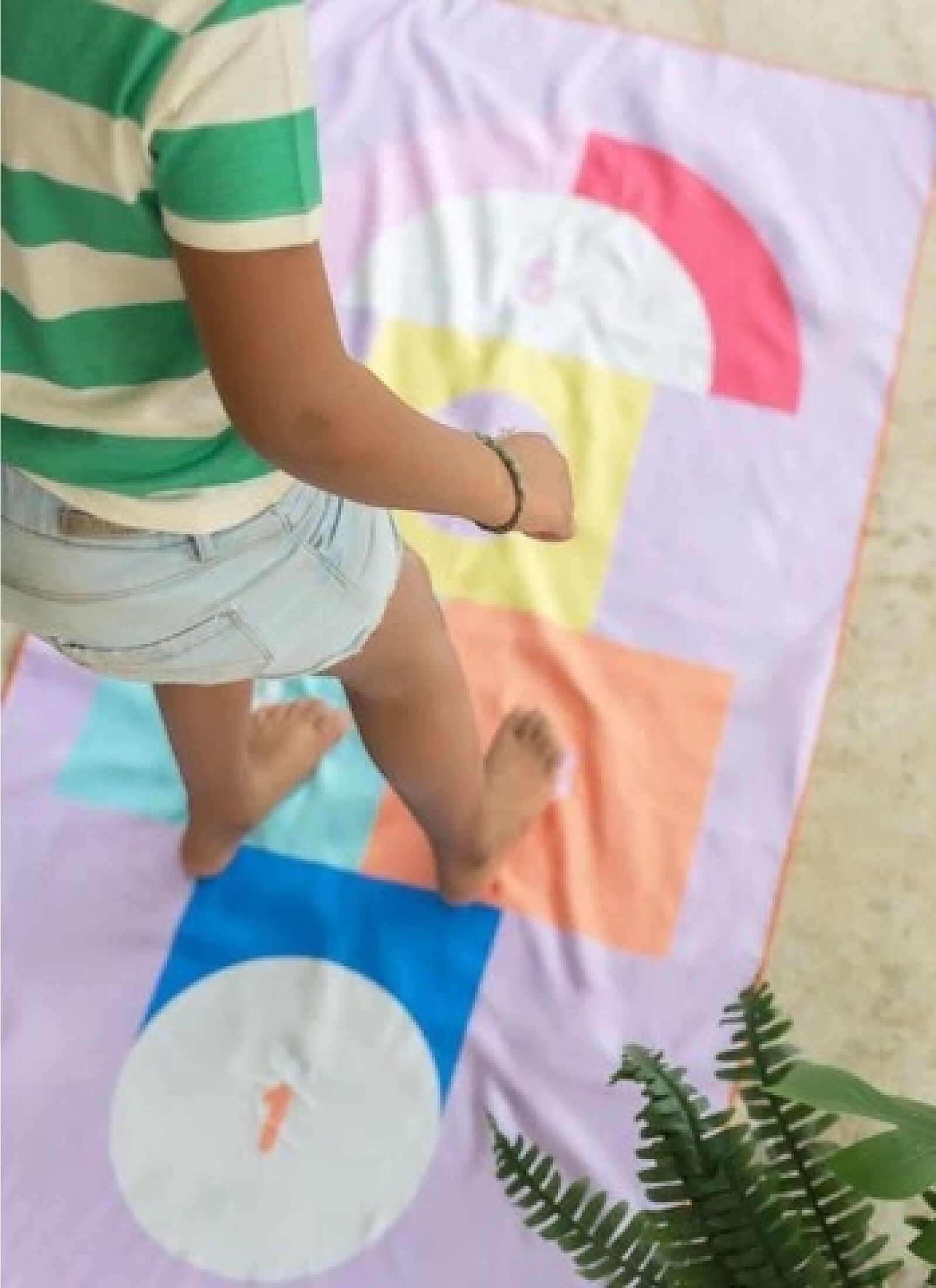 CHILDREN'S BEACH TOWEL HOPSCOTCH