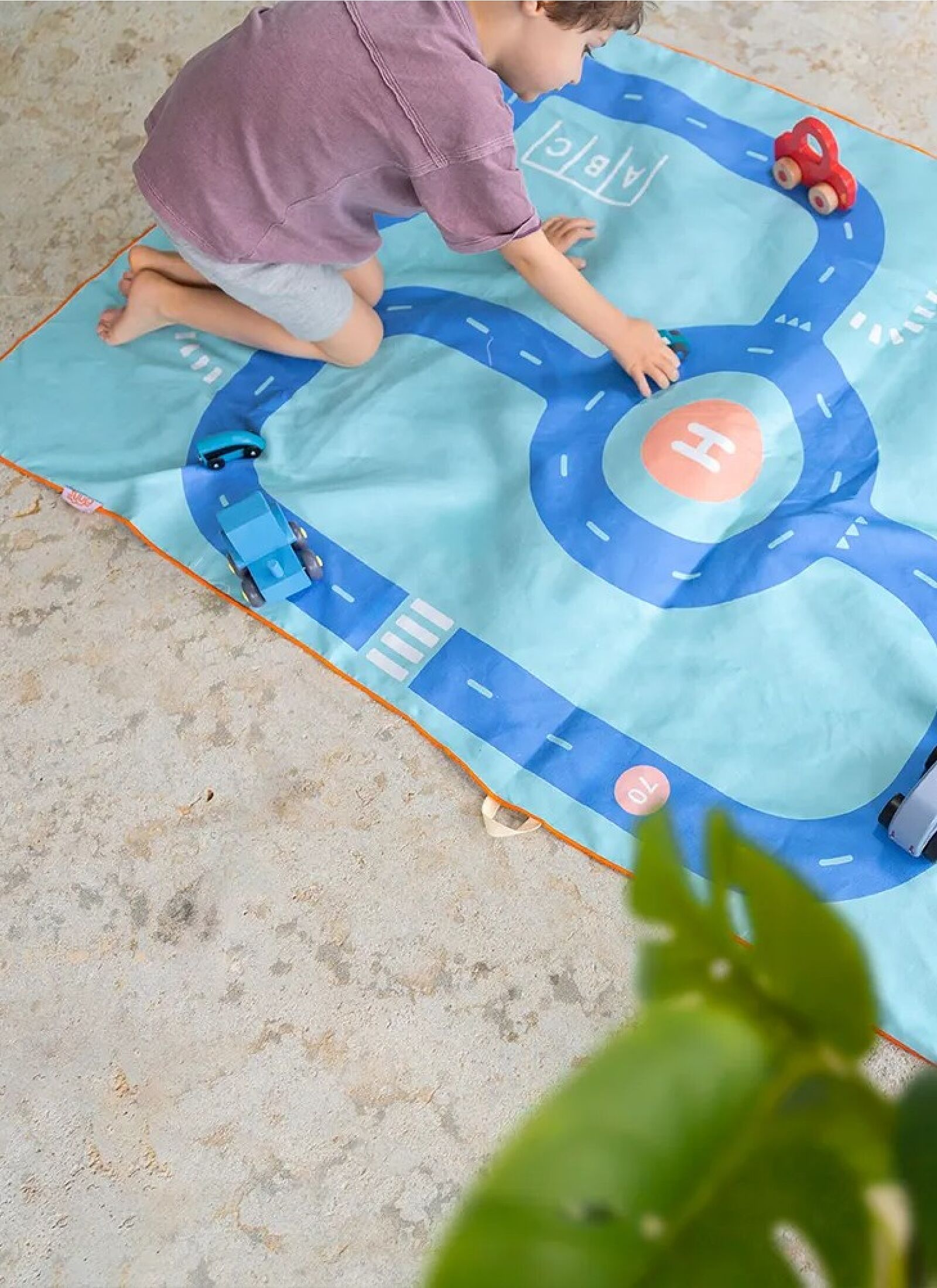CHILDREN'S BEACH TOWEL ROAD