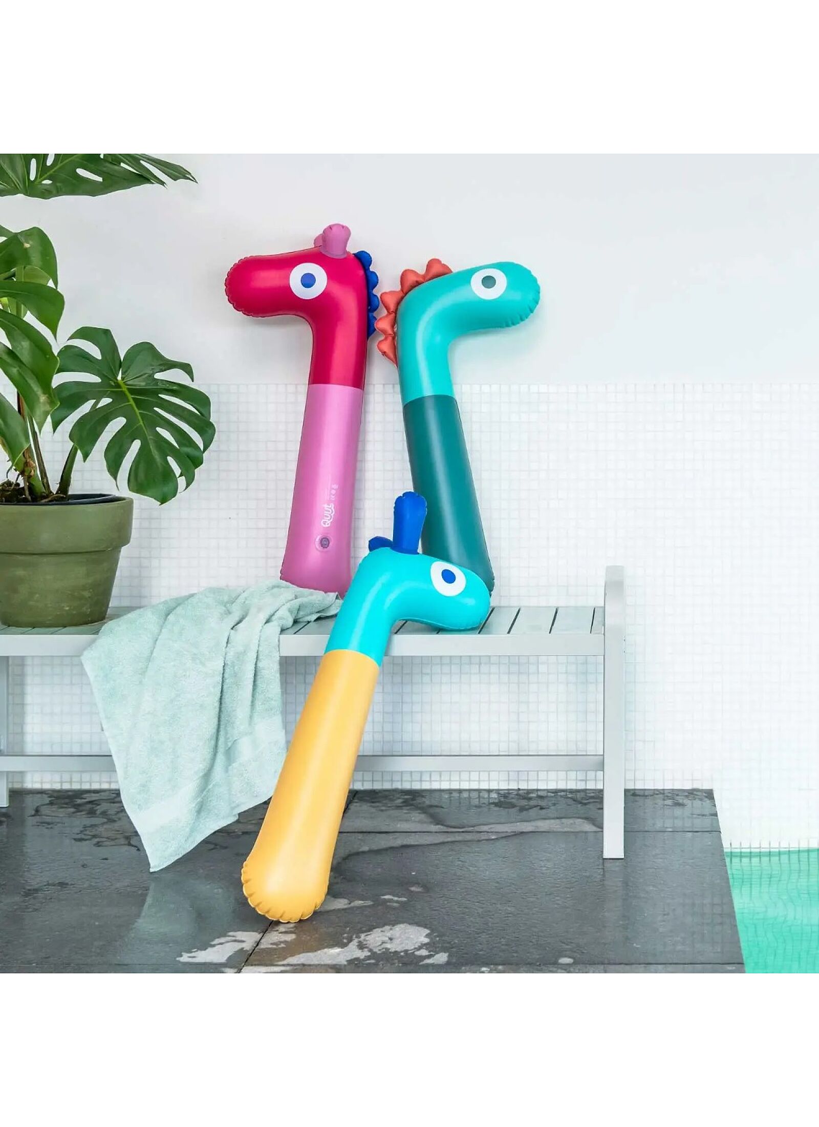 INFLATABLE TOY NOODLE FRIEND DINO