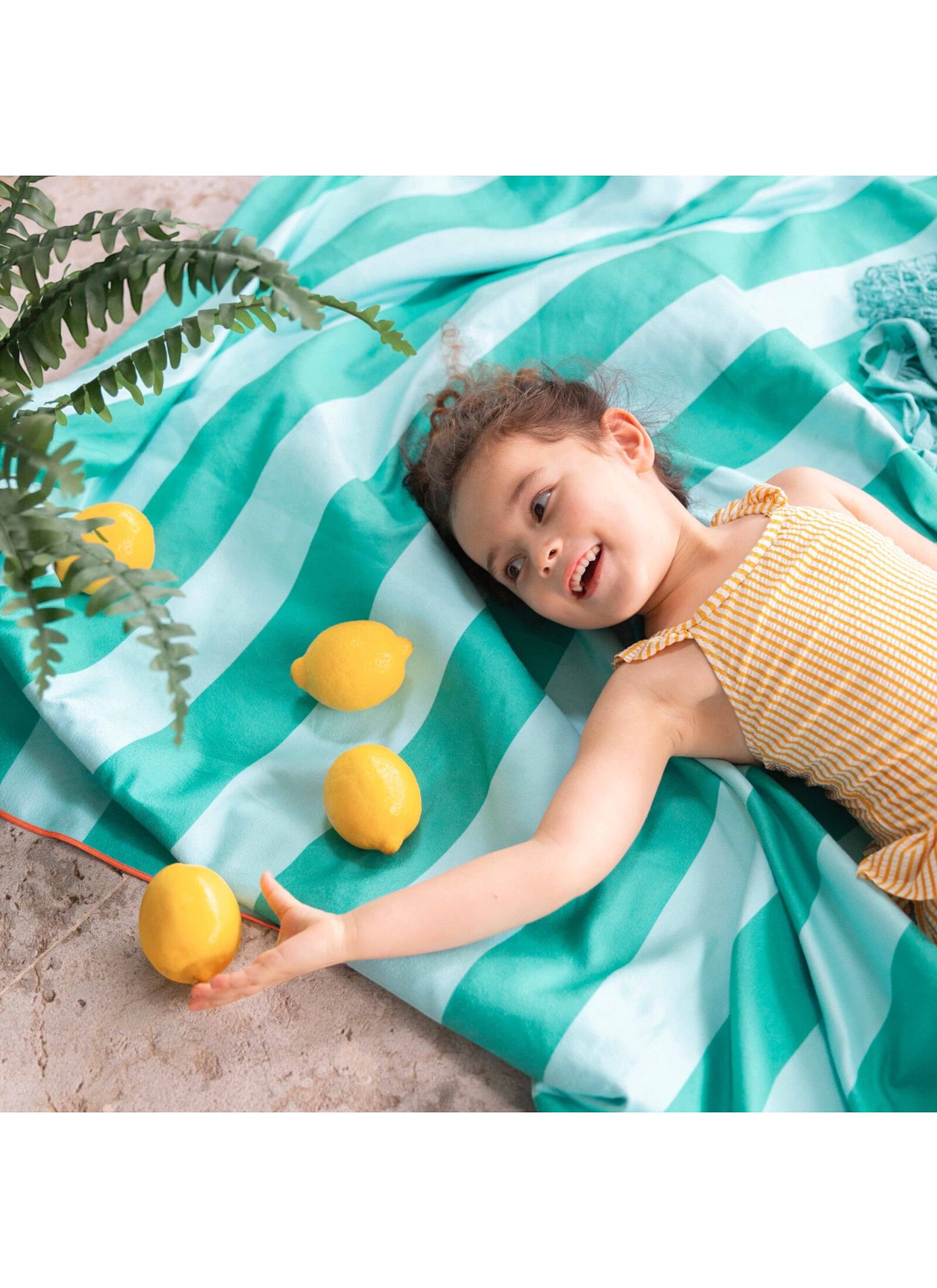 CHILDREN'S BEACH TOWEL SAFARI