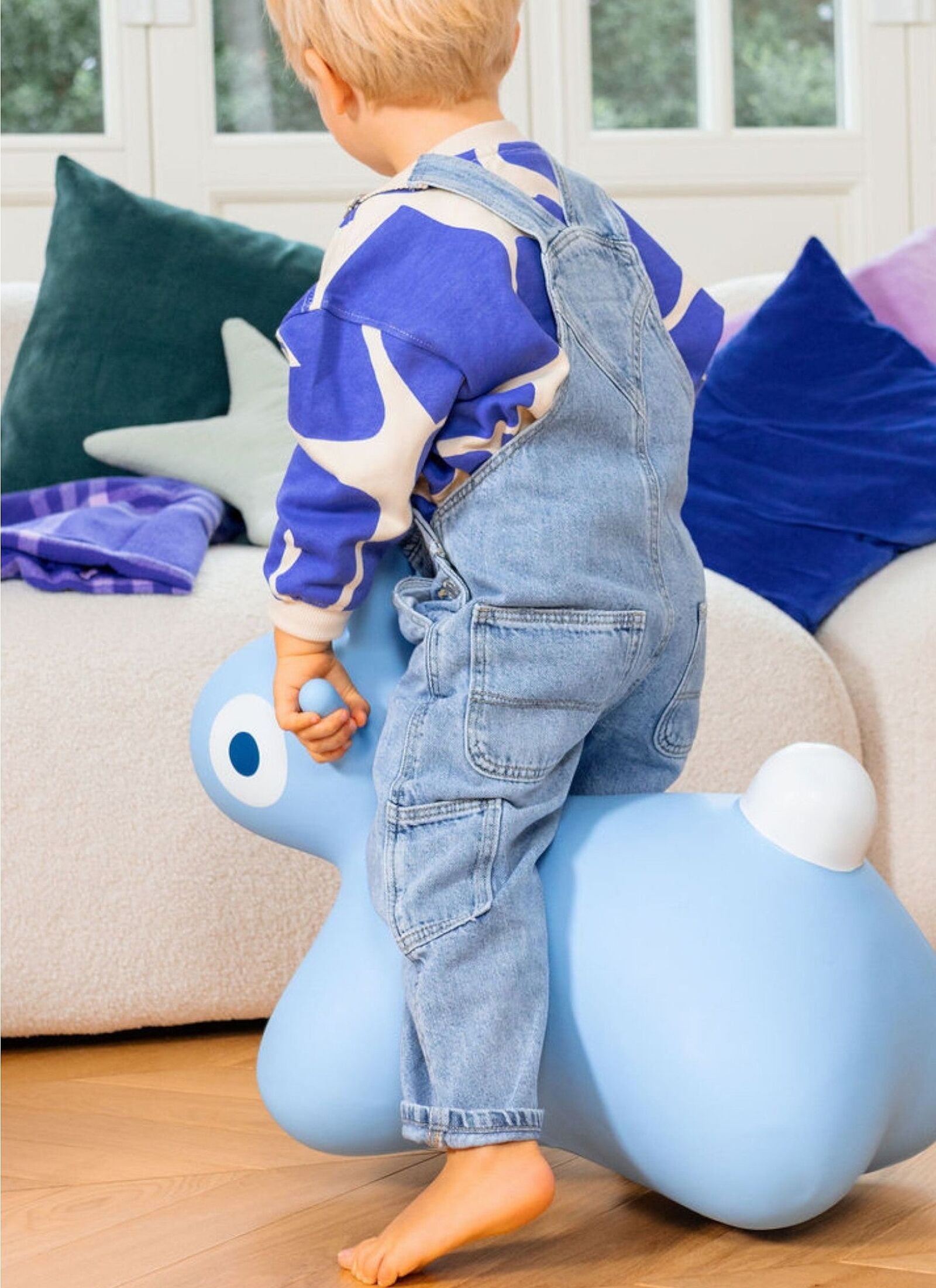 INFLATABLE ANIMAL BUNNY BLUE