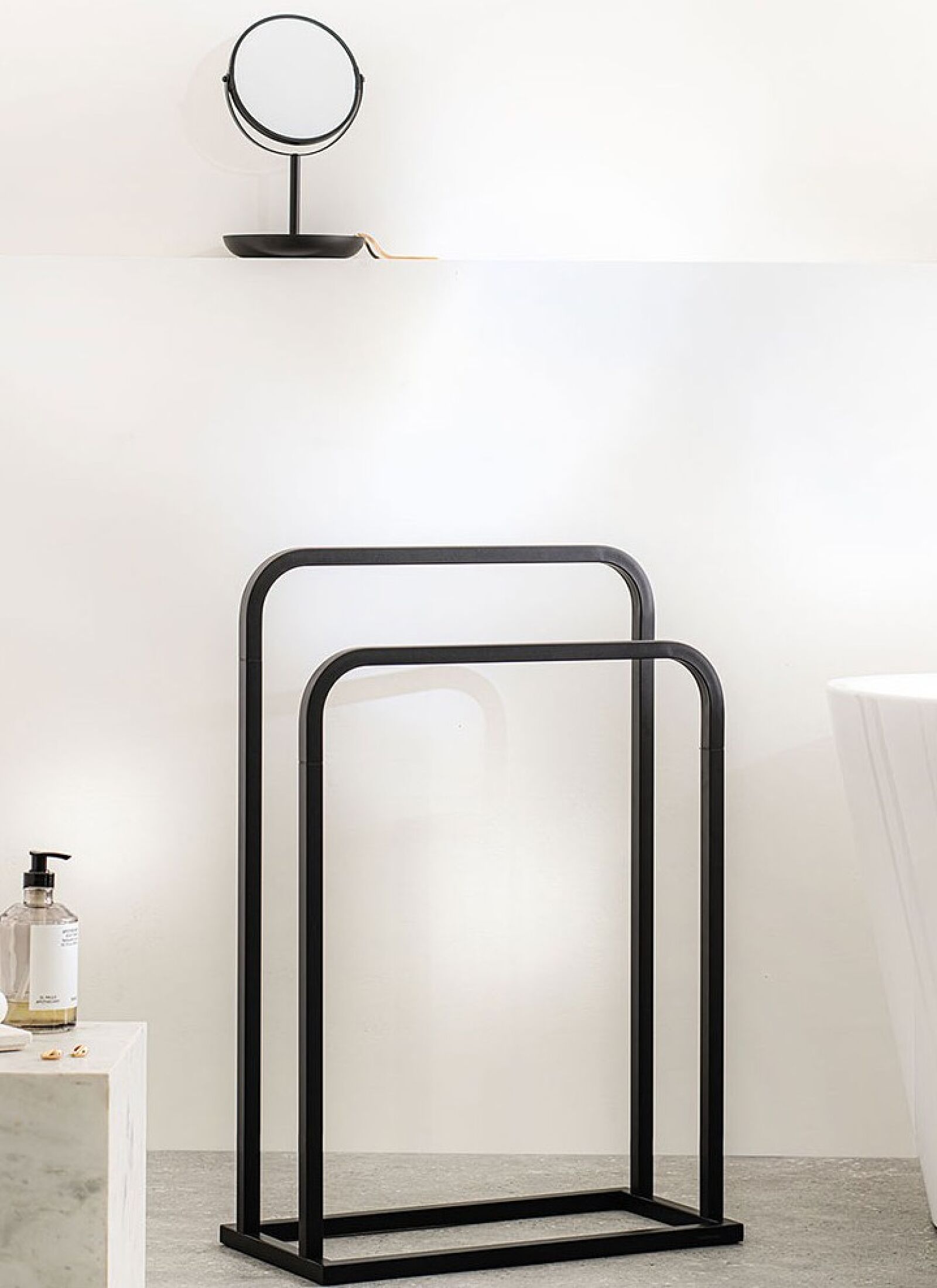 FLO0R HANGER BRIX BLACK