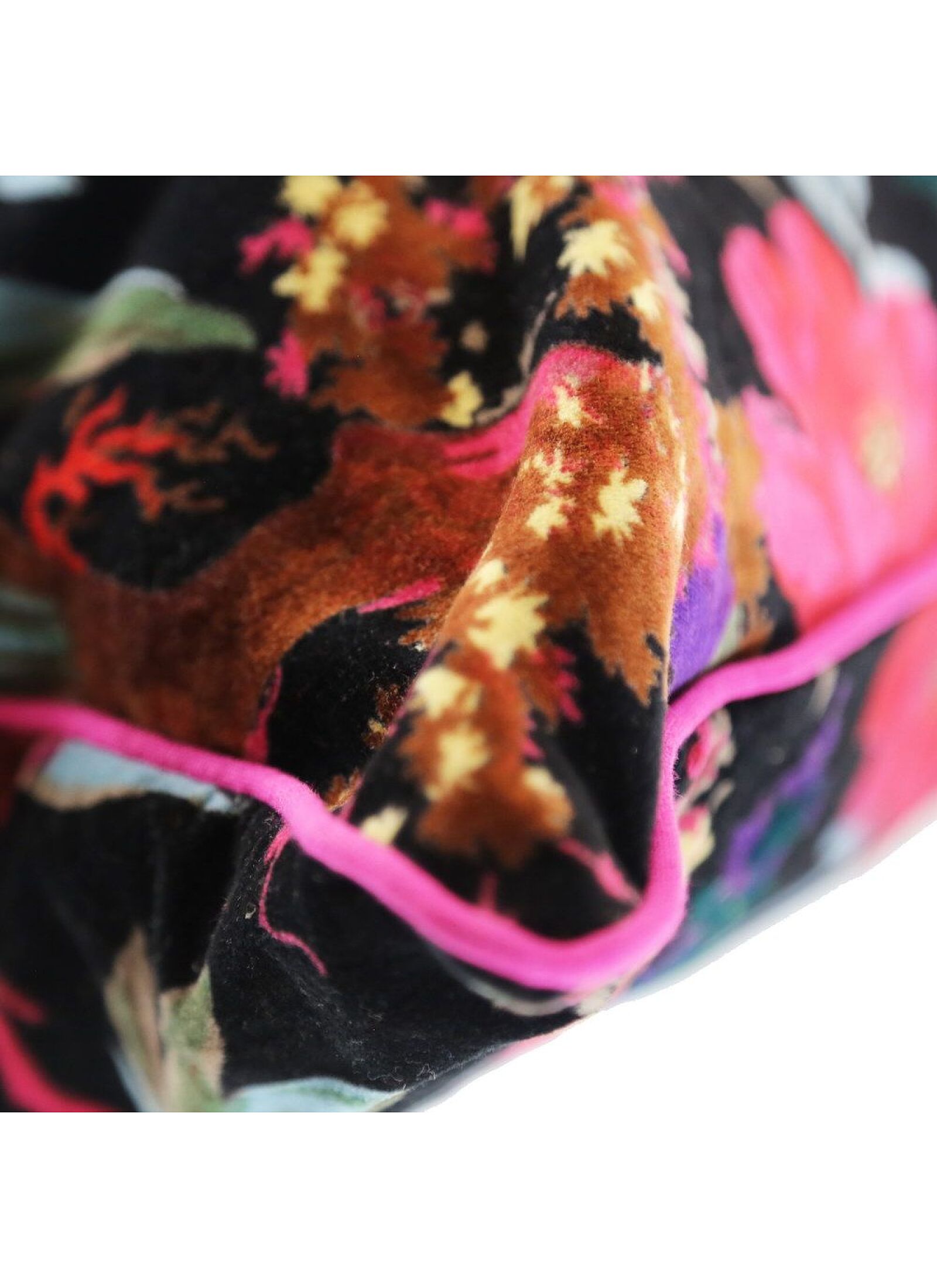 DECORATIVE CUSHION (60X60) PARADISE BIRDS BLACK