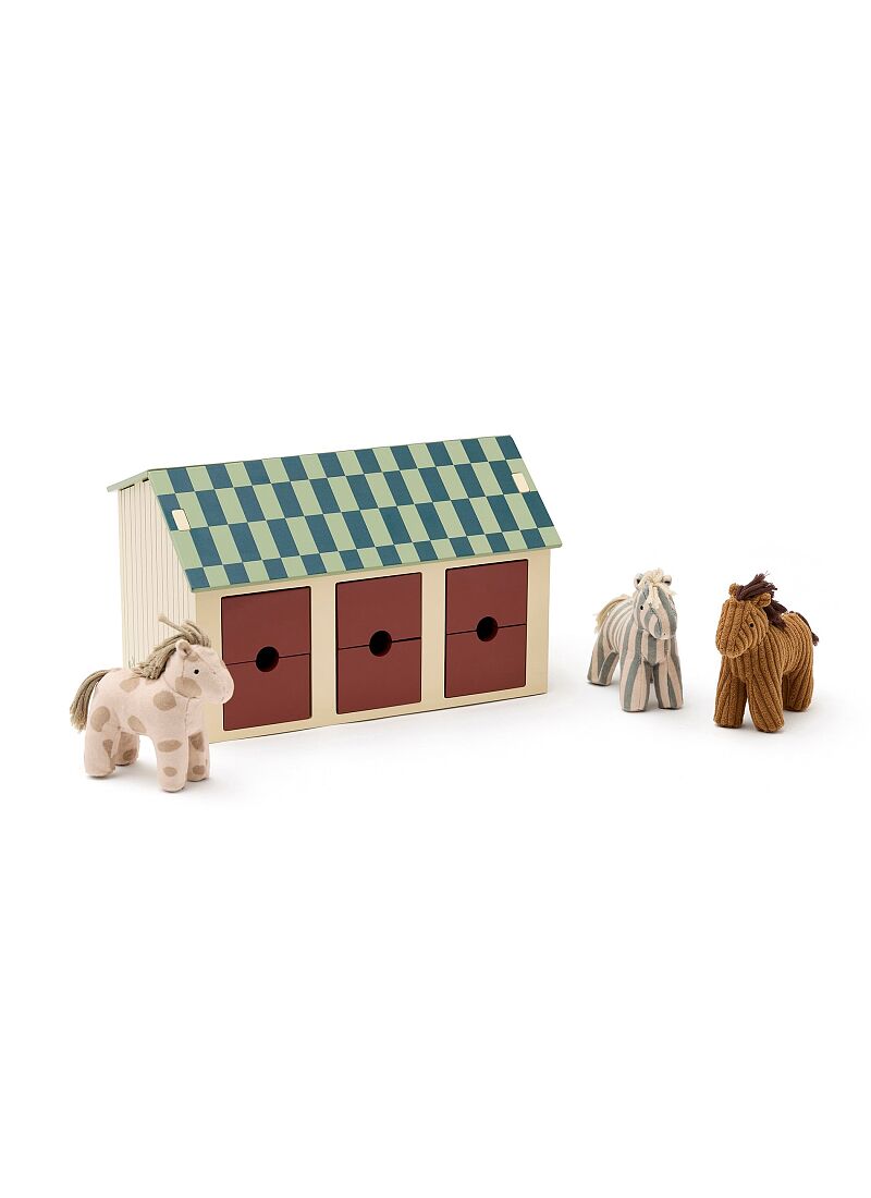 WOODEN STABLE WITH 3 HORSES