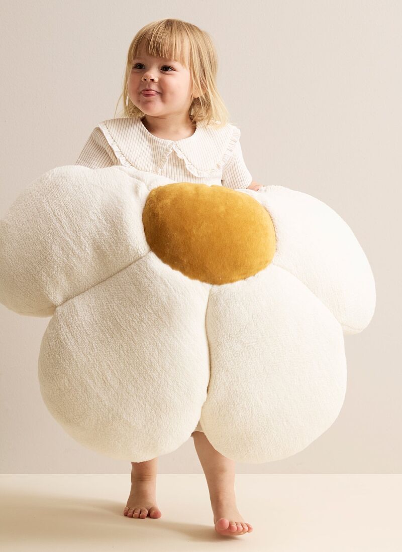 FLOOR CUSHION WITH FLOWER