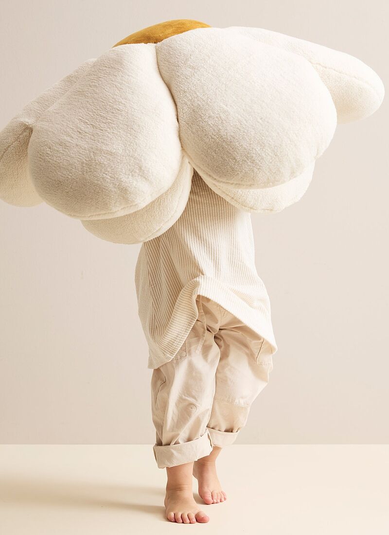 FLOOR CUSHION WITH FLOWER
