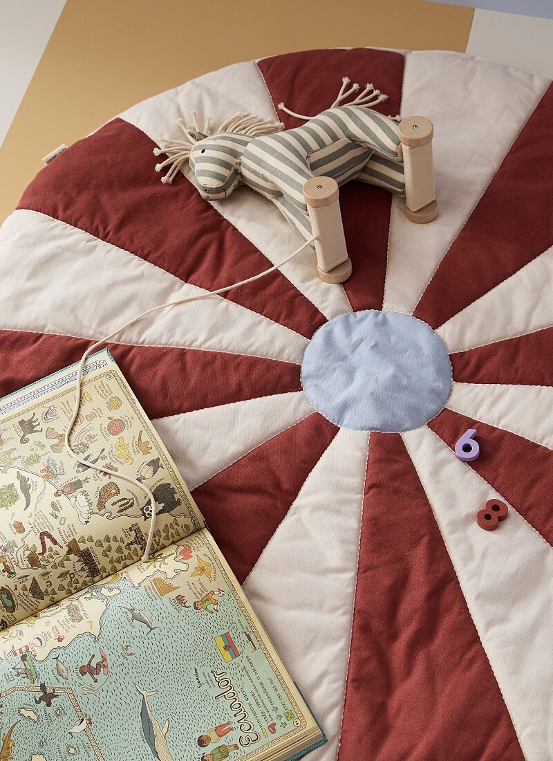 PLAY MAT CIRCUS RED