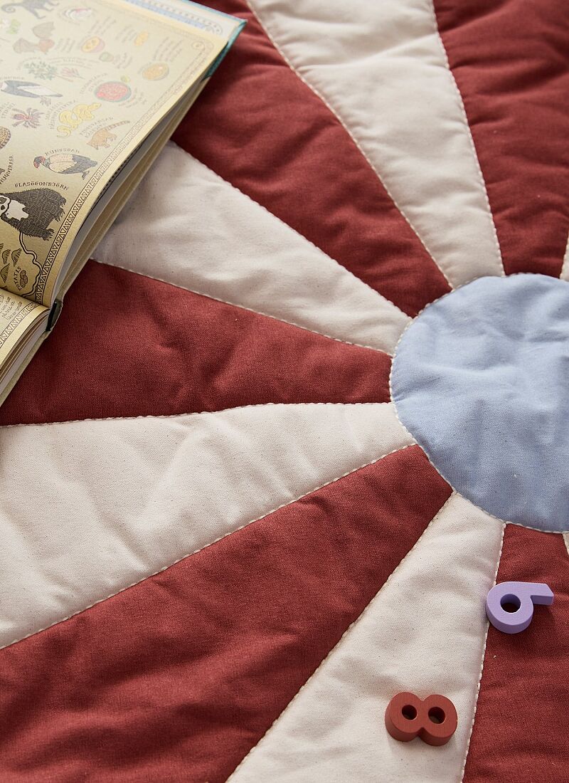 PLAY MAT CIRCUS RED