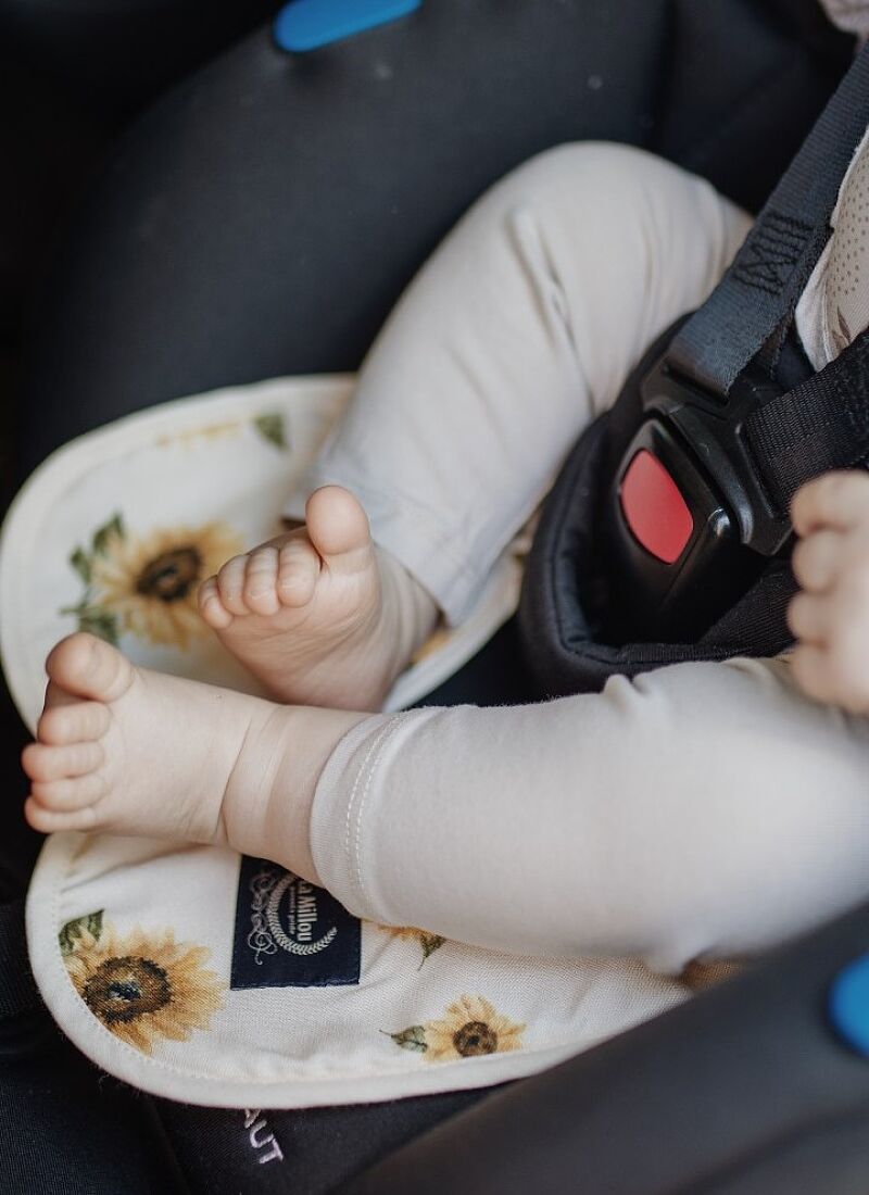 CAR SEAT PROTECTOR BANDANA MOCCA