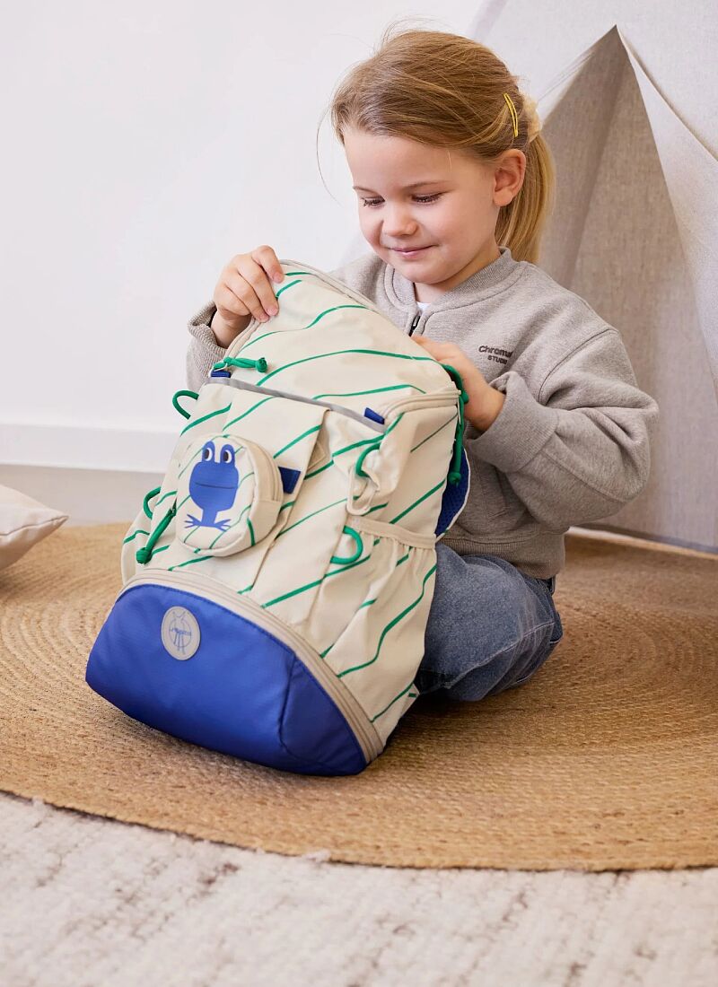 BACKPACK HAPPY TRAILS FROG